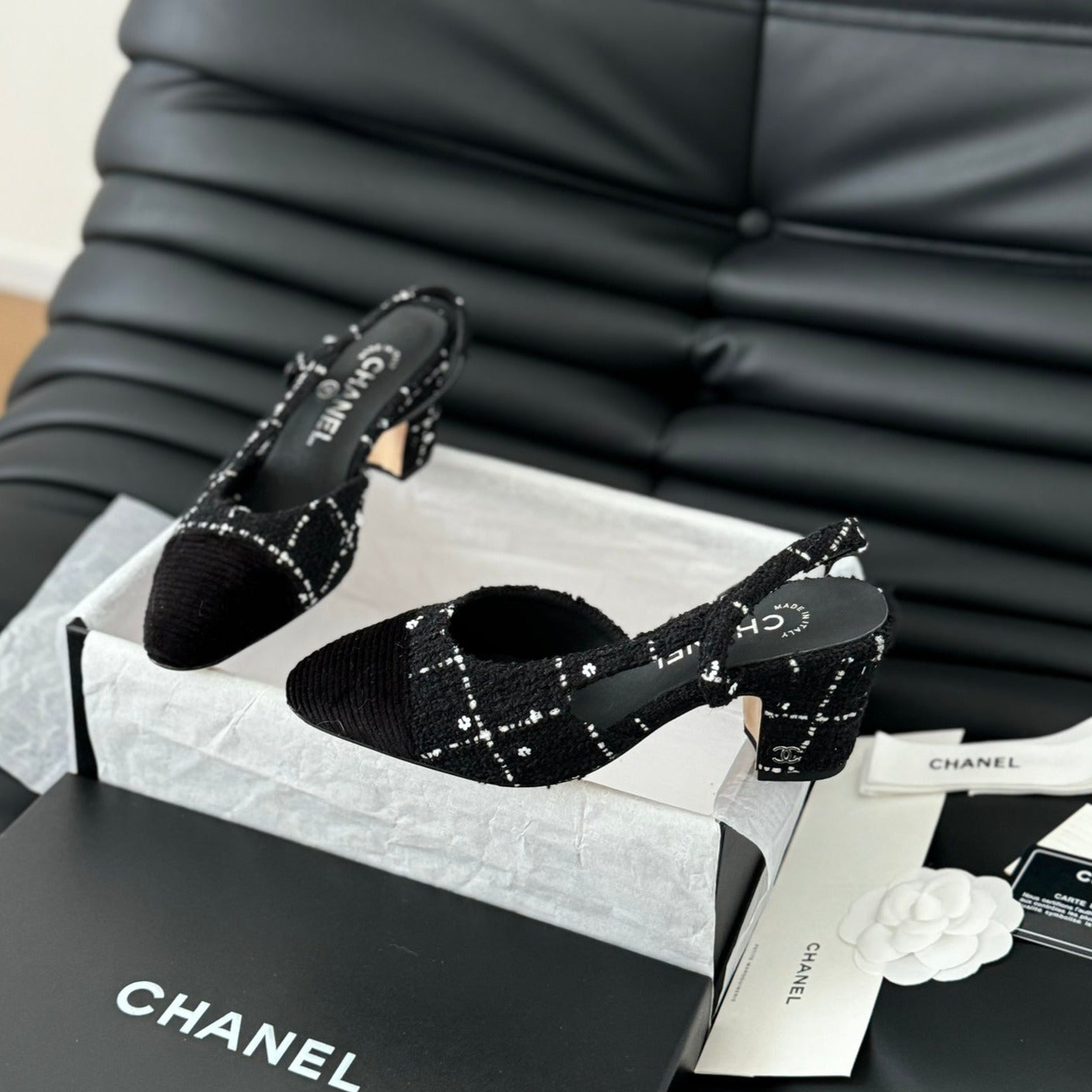 HIGH SLINGBACK IN BLACK TWEED AND LAMBSKIN