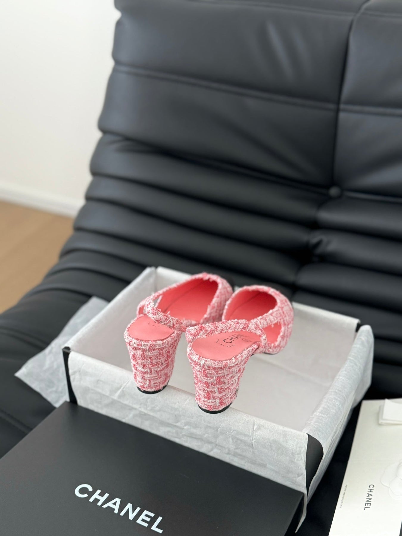 HIGH SLINGBACK IN LIGHT PINK TWEED AND BLACK LAMBSKIN