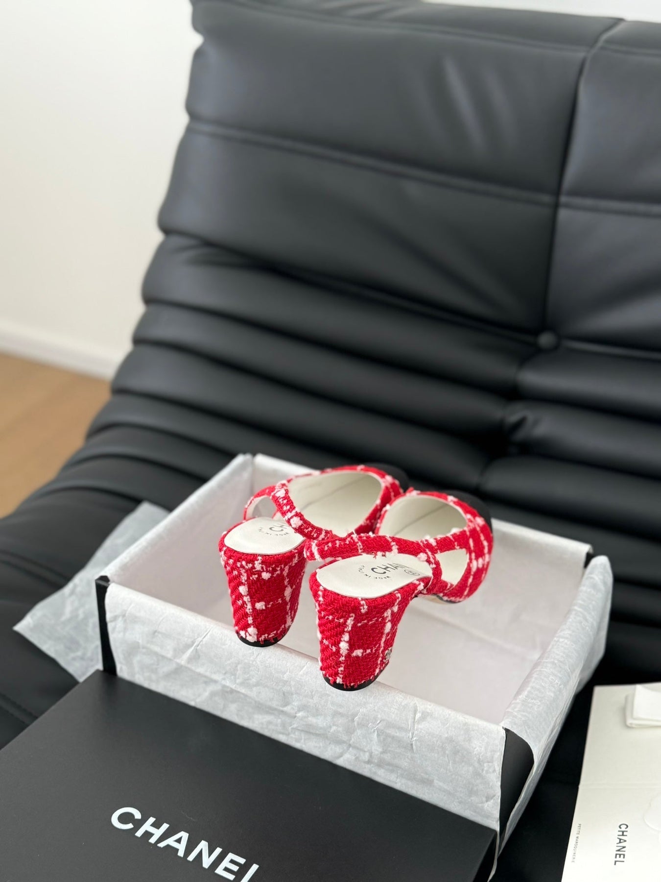 HIGH SLINGBACK IN CHERRY RED TWEED AND BLACK LAMBSKIN