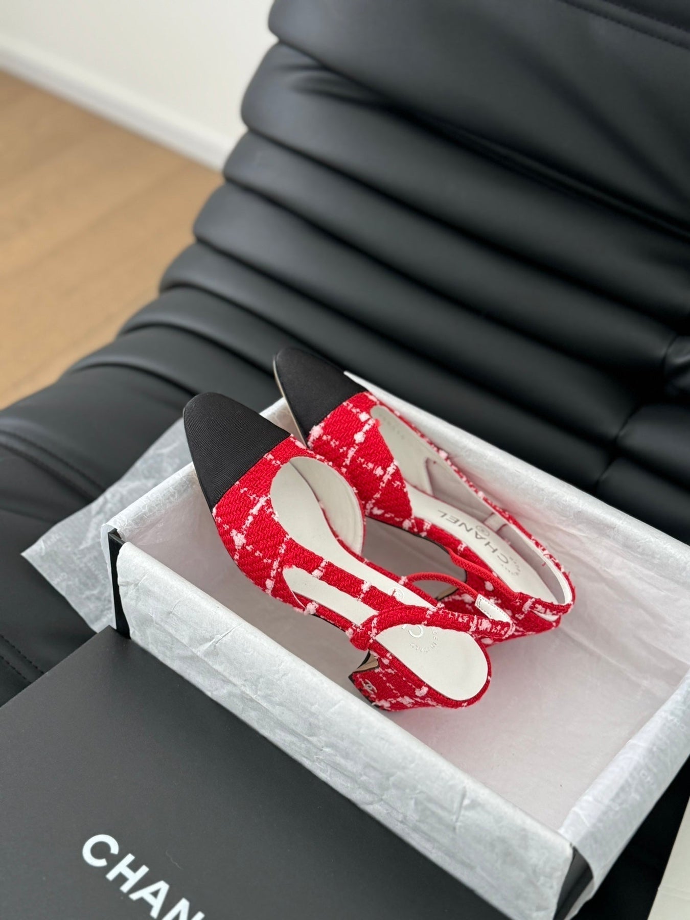 HIGH SLINGBACK IN CHERRY RED TWEED AND BLACK LAMBSKIN