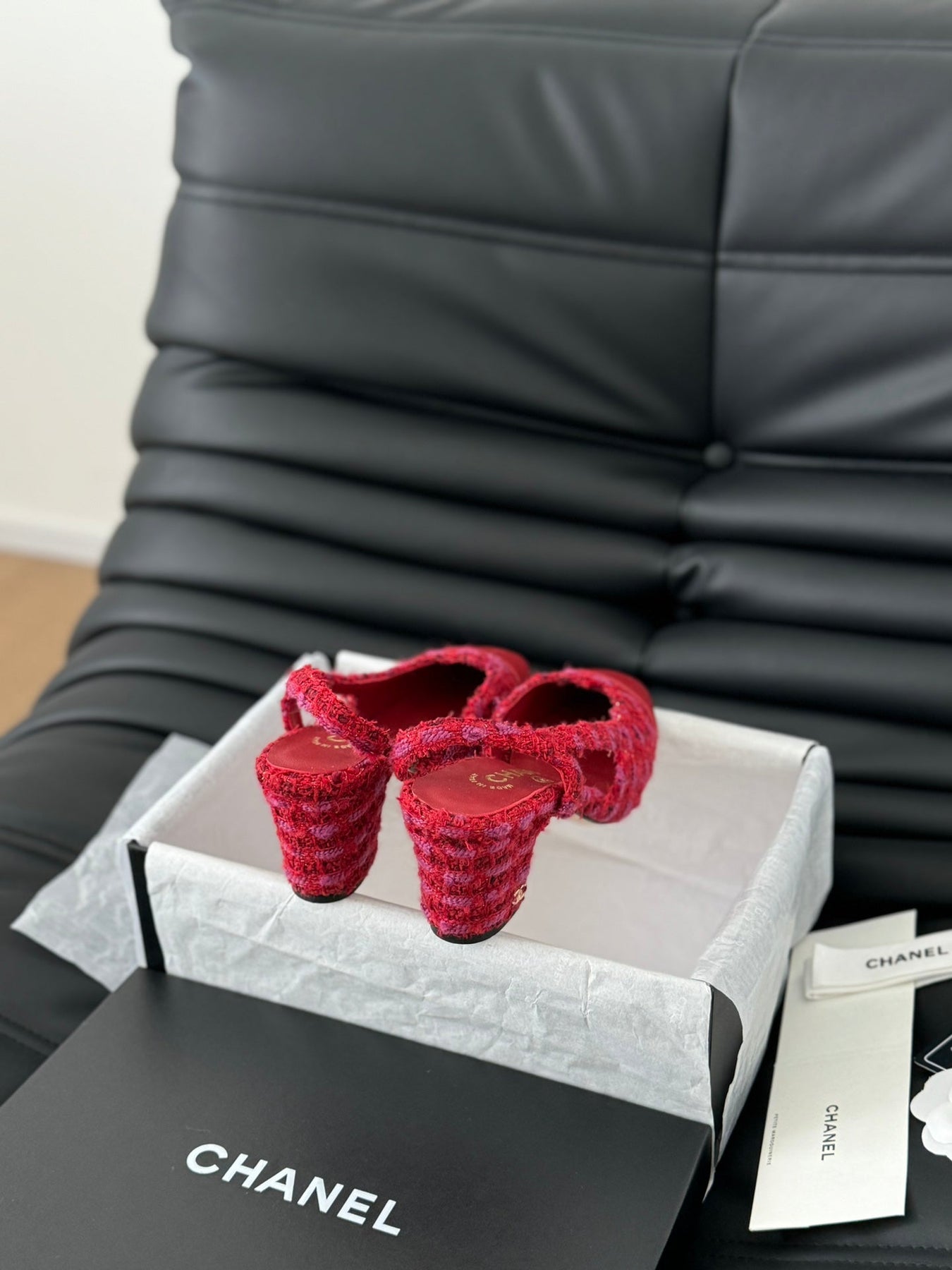 HIGH SLINGBACK IN RUBY RED TWEED AND LAMBSKIN