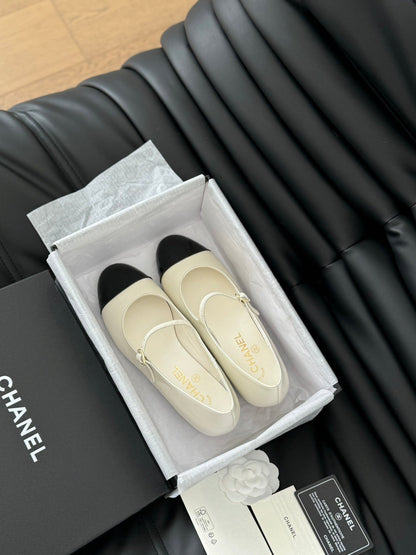 CC MARY JANE SHOES IN WHITE MIX BLACK LAMBSKIN WITH GOLD HARDWARE