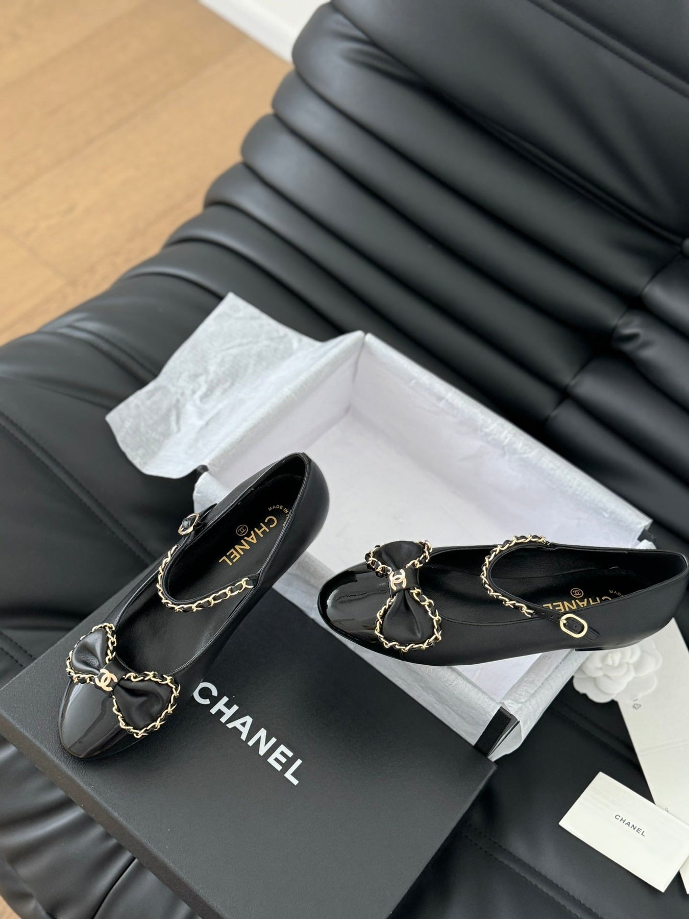 CC BALLET FLATS IN BLACK LAMBSKIN WITH GOLD HARDWARE