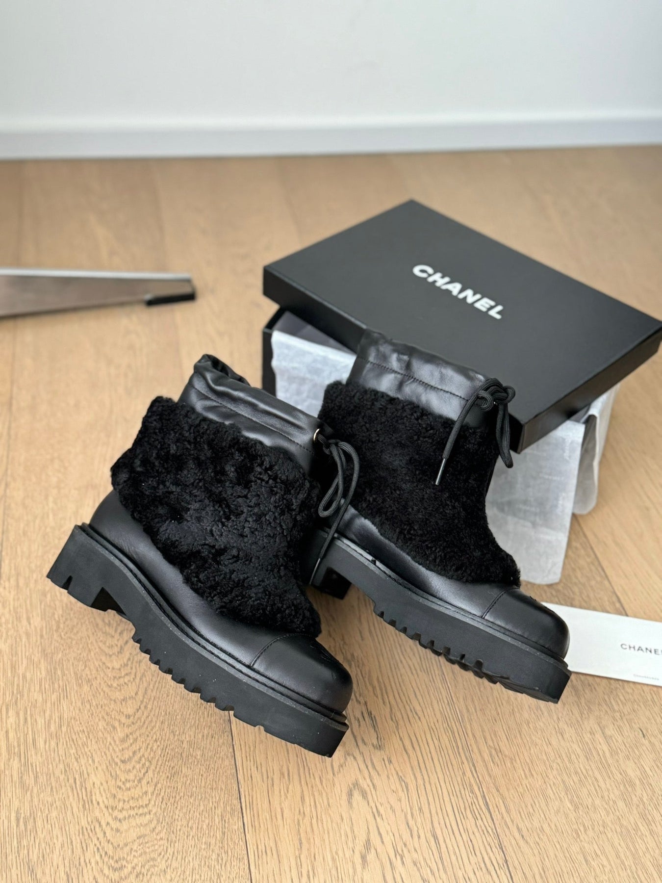 CC CHUNKY BOOTS IN BLACK SMOOTH FLEECE AND CALFSKIN