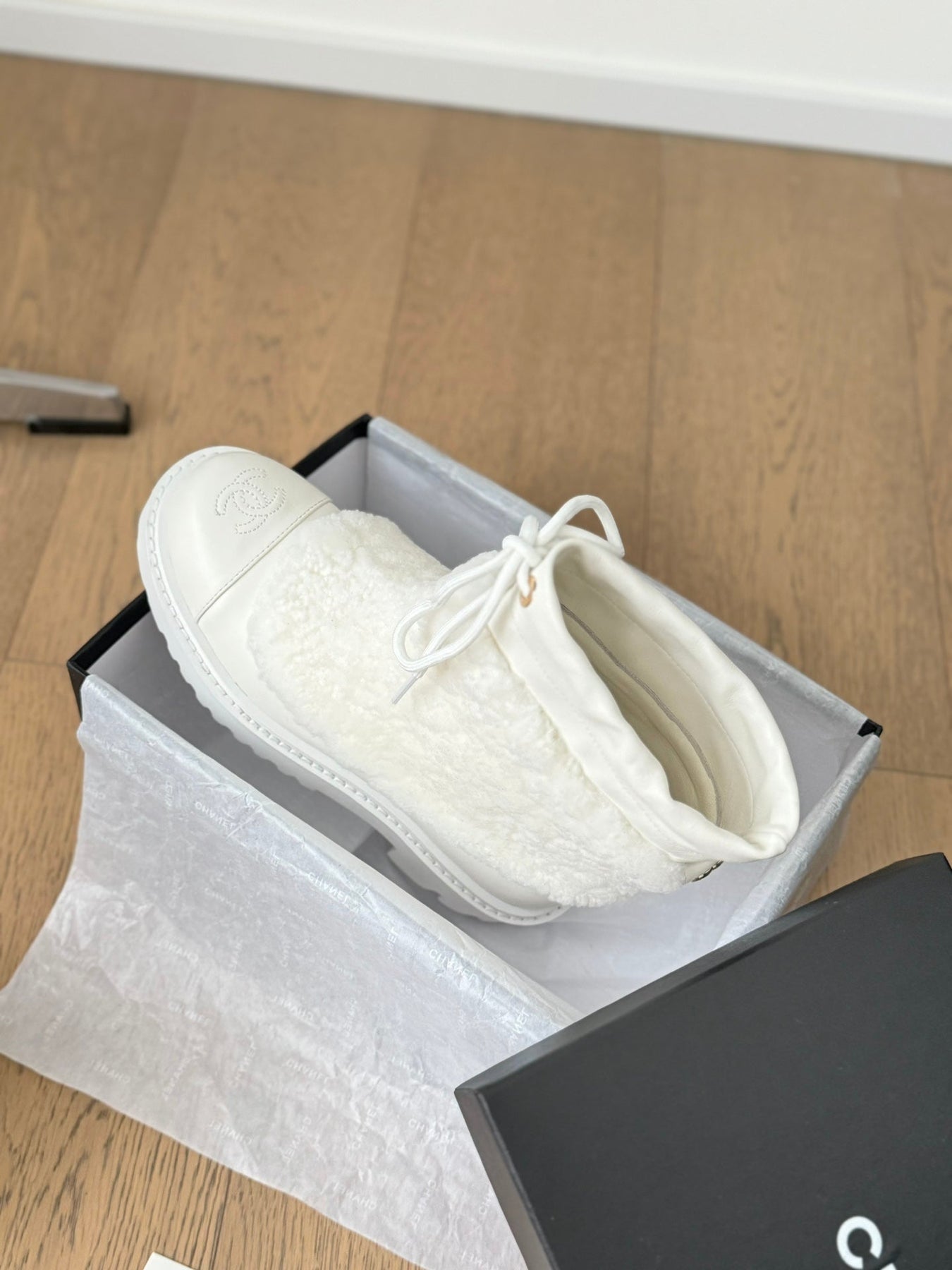 CC CHUNKY BOOTS IN WHITE SMOOTH FLEECE AND CALFSKIN