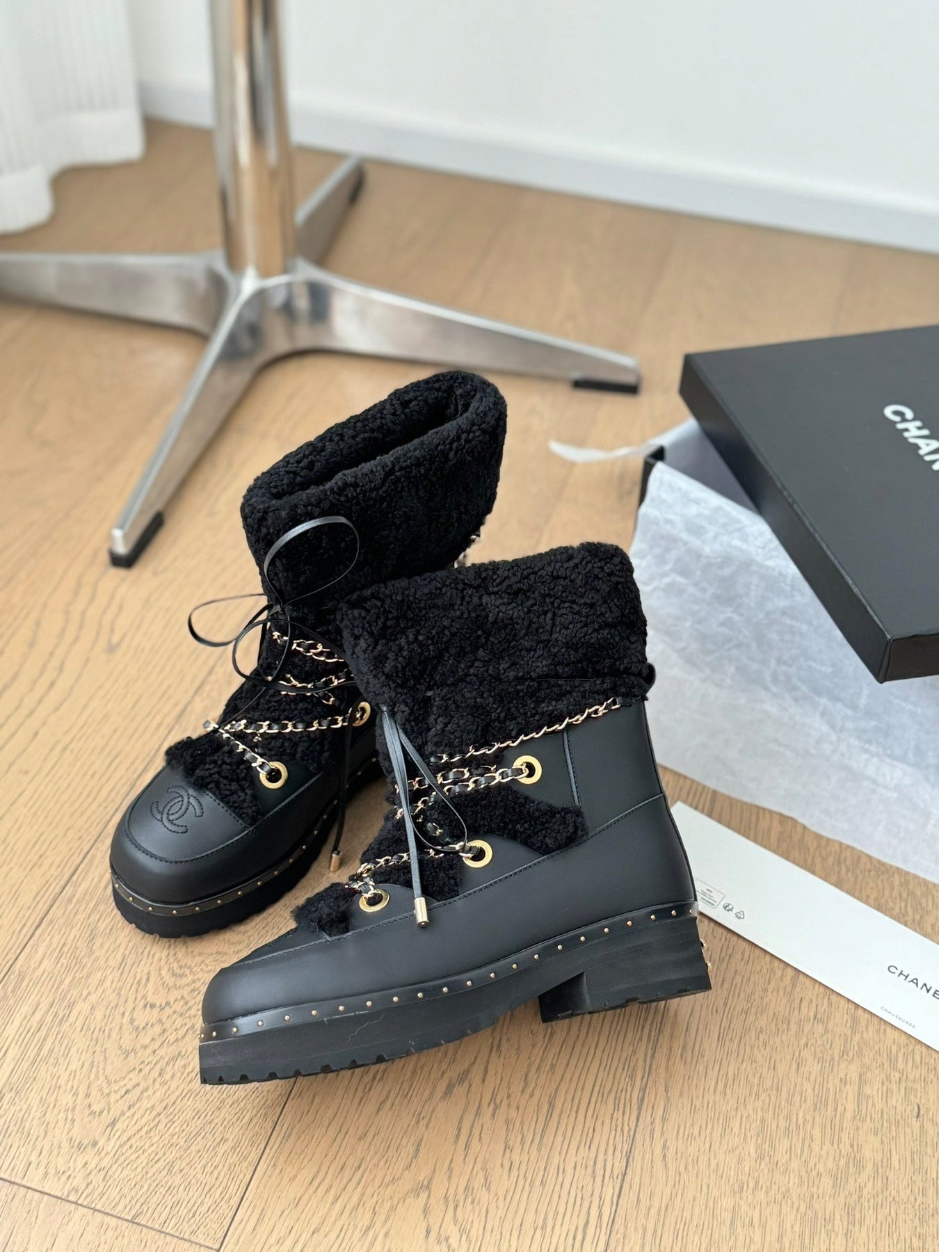 CC CHUNKY SKATEBOARDING BOOTS IN BLACK SMOOTH FLEECE AND CALFSKIN