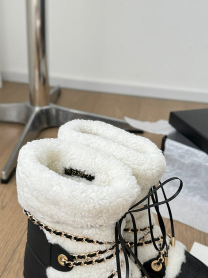 CC CHUNKY SKATEBOARDING BOOTS IN WHITE SMOOTH FLEECE MIX BLACK CALFSKIN