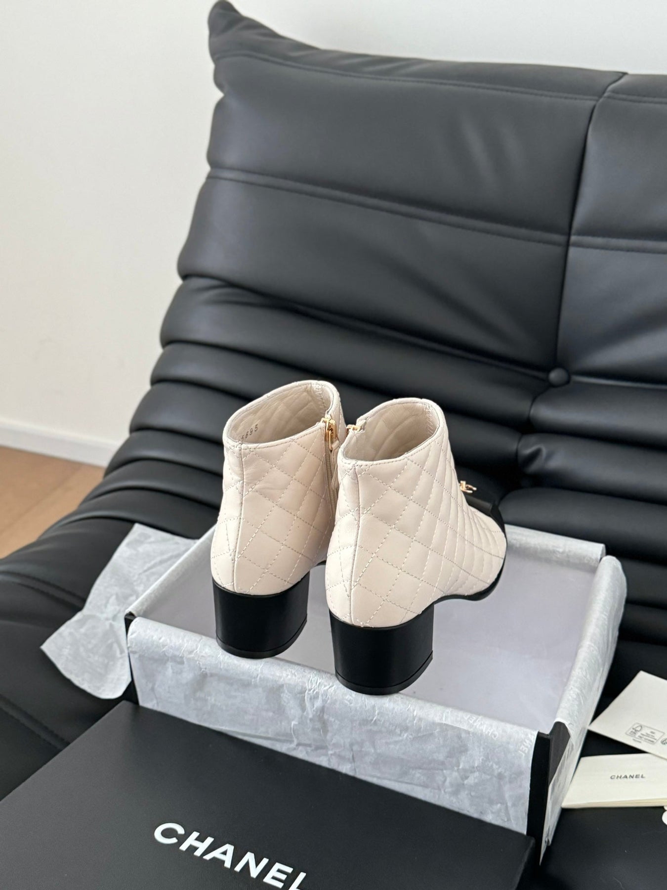 CC SHORT BOOTS 65 MM IN WHITE MIX BLACK QUILTED PATTERN LAMBSKIN