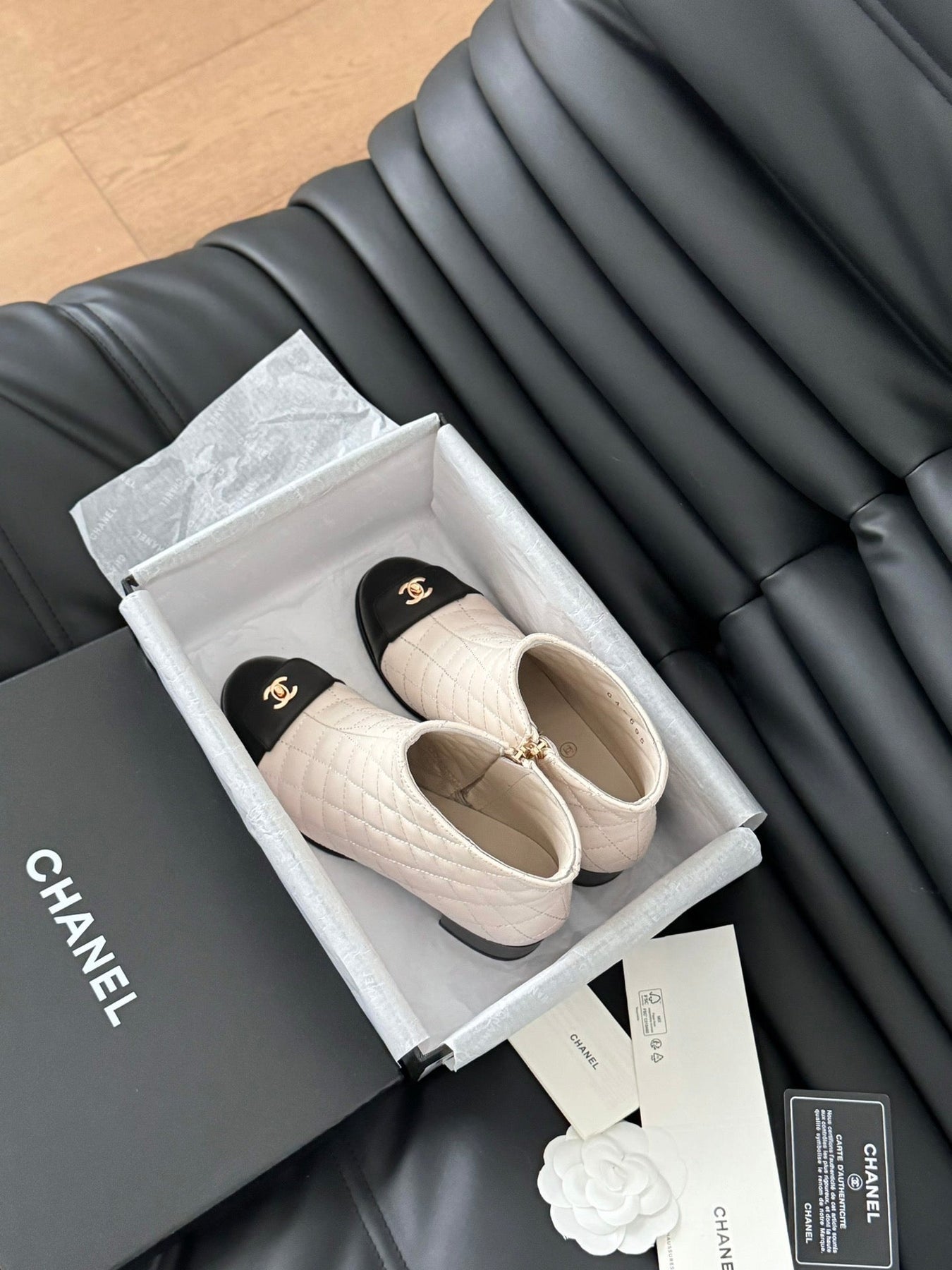 CC SHORT BOOTS 65 MM IN WHITE MIX BLACK QUILTED PATTERN LAMBSKIN