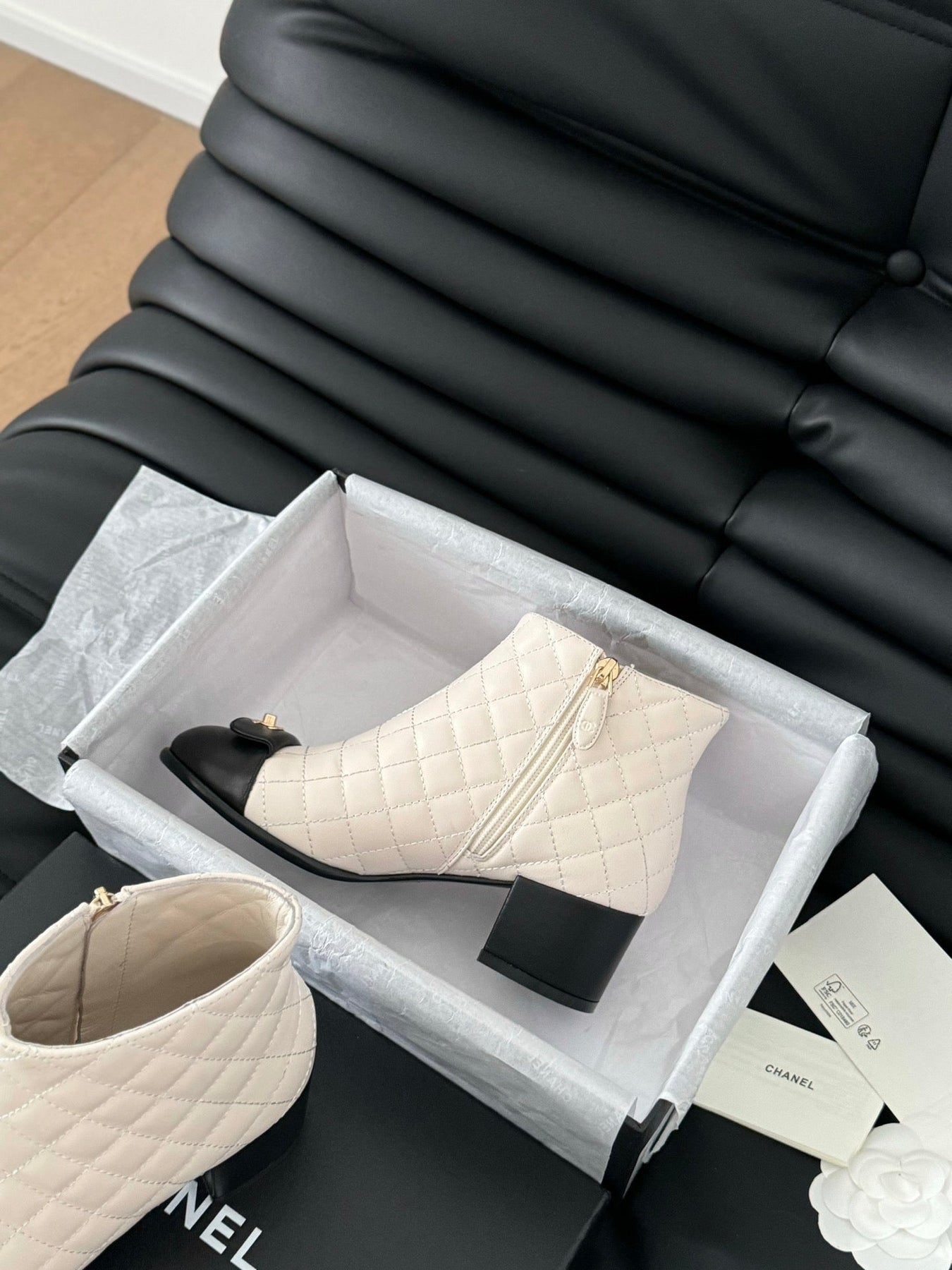 CC SHORT BOOTS 65 MM IN WHITE MIX BLACK QUILTED PATTERN LAMBSKIN