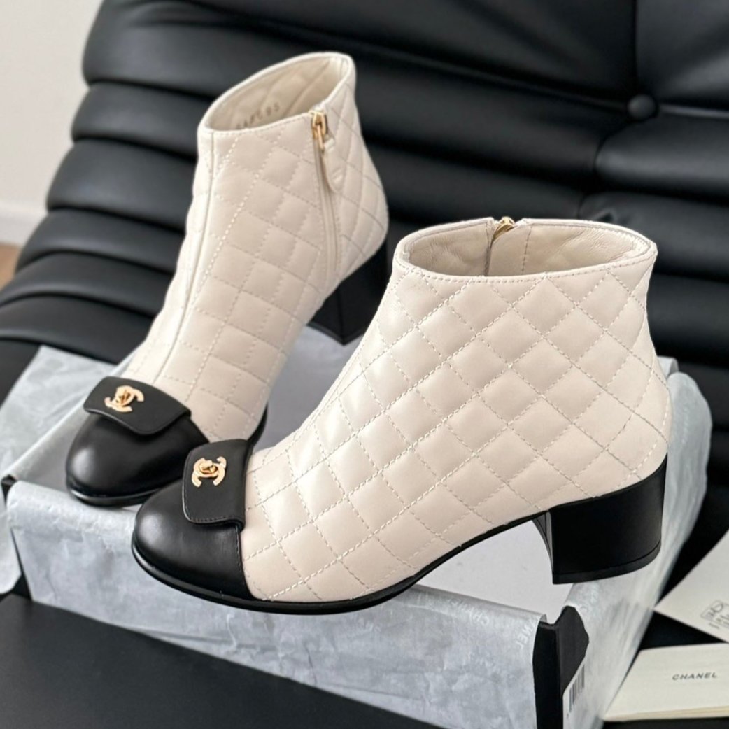 CC BALLET SHORT BOOTS 65 MM IN WHITE MIX BLACK QUILTED PATTERN LAMBSKIN