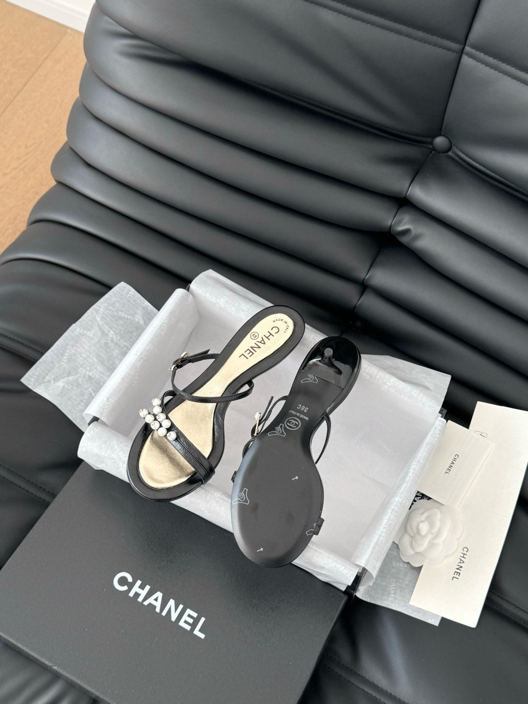 PEARL SANDAL IN BLACK AND GOLD LAMBSKIN 35 MM