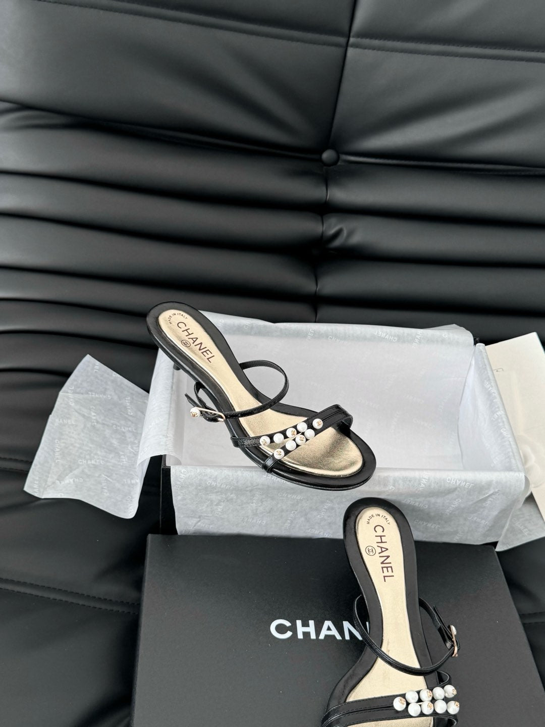 PEARL SANDAL IN BLACK AND GOLD LAMBSKIN 35 MM