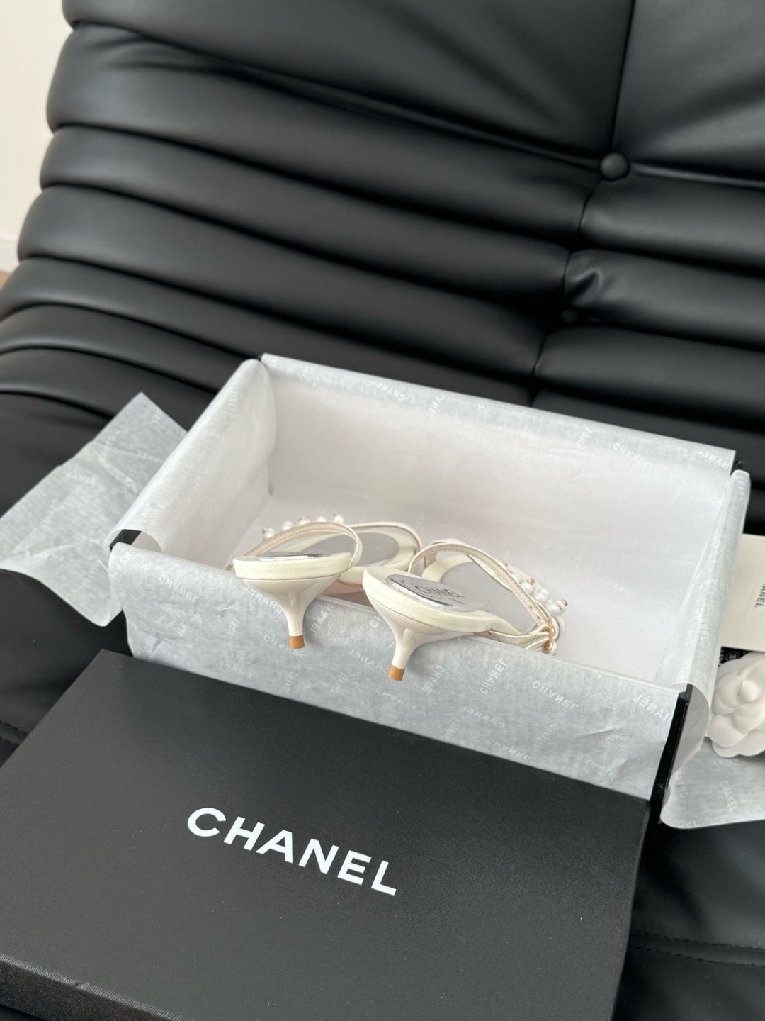 PEARL SANDAL IN WHITE LAMBSKIN 35 MM