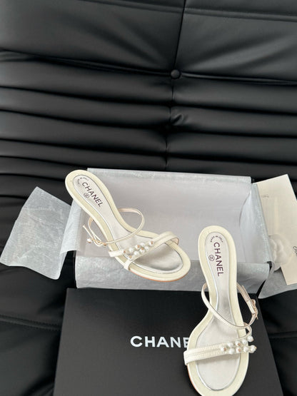 PEARL SANDAL IN WHITE LAMBSKIN 35 MM