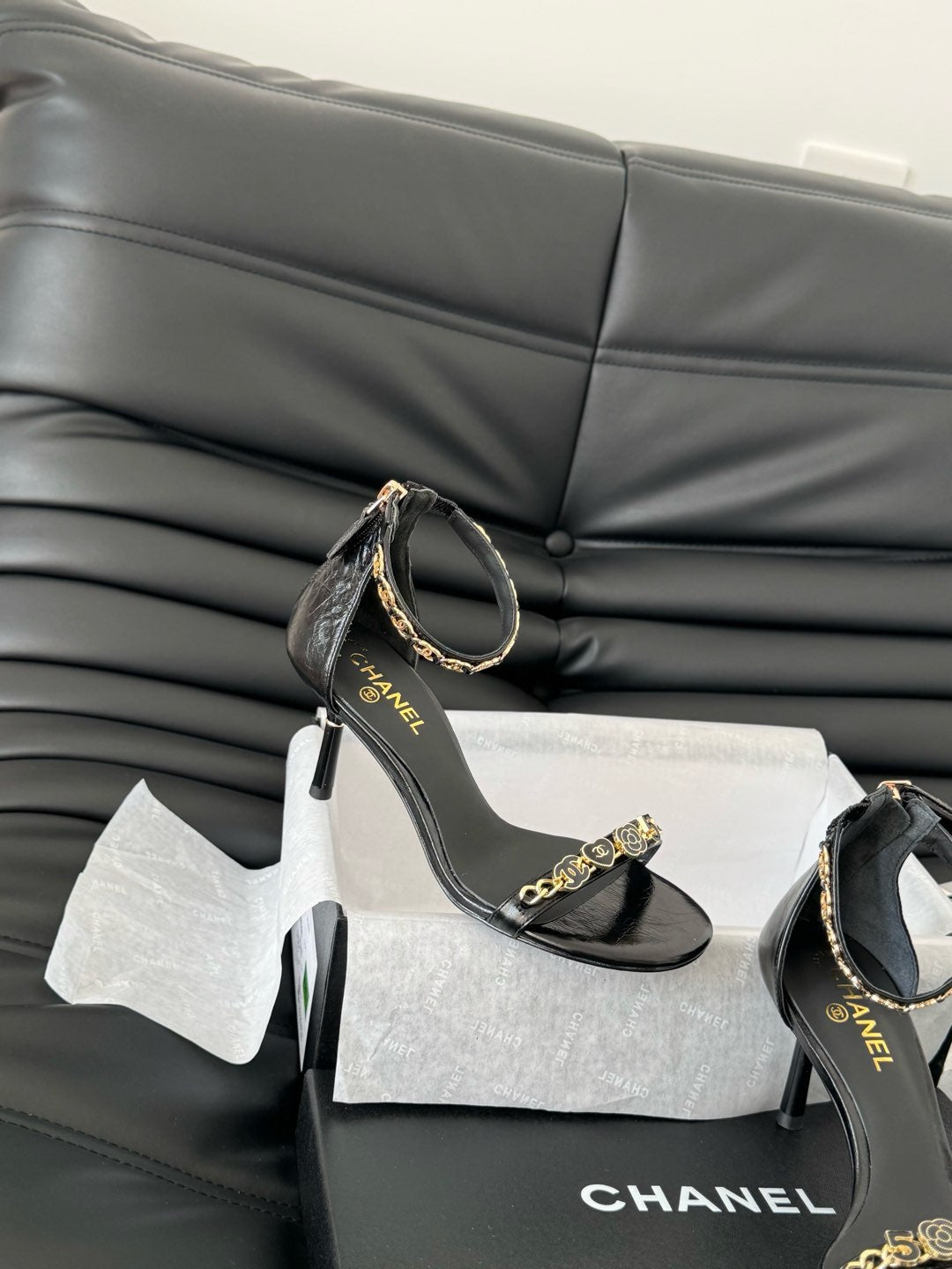 HIGH HEEL 7.5 MM SANDAL IN BLACK SHEEPSKIN WITH STICKERS