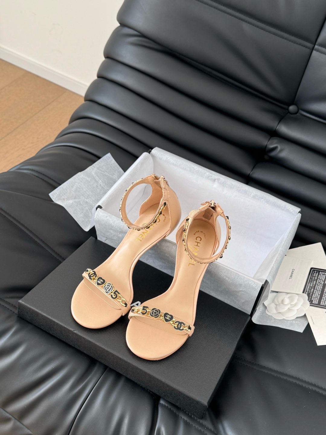 HIGH HEEL 7.5 MM SANDAL IN TAN BEIGE SHEEPSKIN WITH STICKERS
