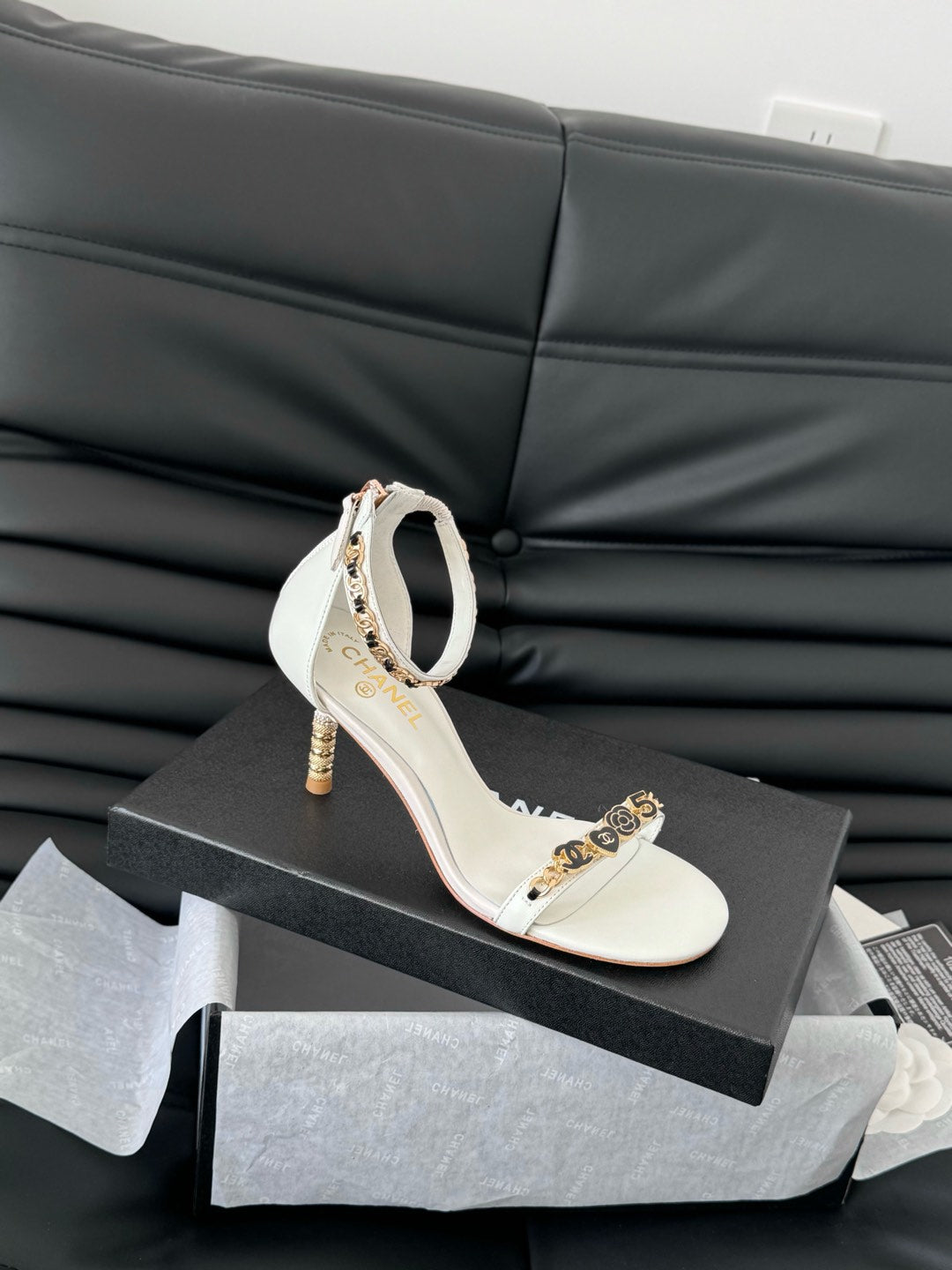 HIGH HEEL 7.5 MM SANDAL IN WHITE SHEEPSKIN WITH STICKERS