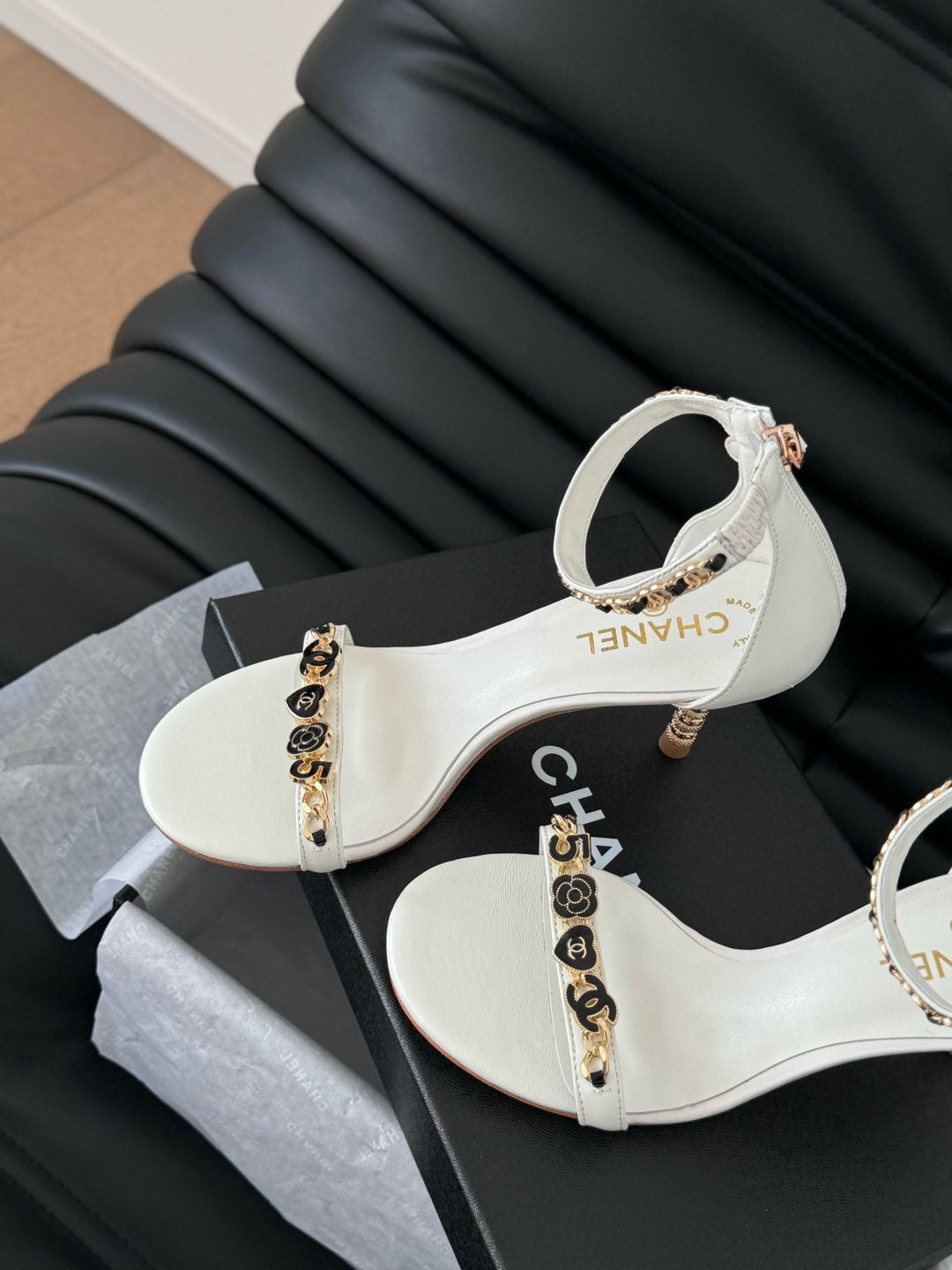 HIGH HEEL 7.5 MM SANDAL IN WHITE SHEEPSKIN WITH STICKERS