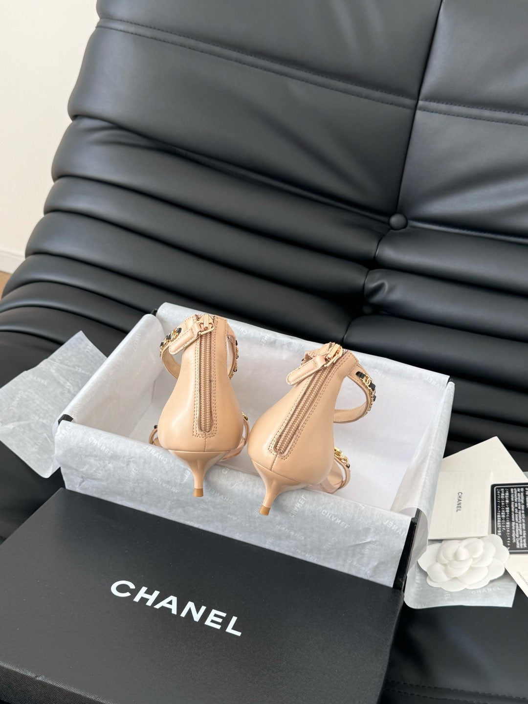 MID-HEEL 35 MM SANDAL IN NUDE TAN SHEEPSKIN WITH STICKERS