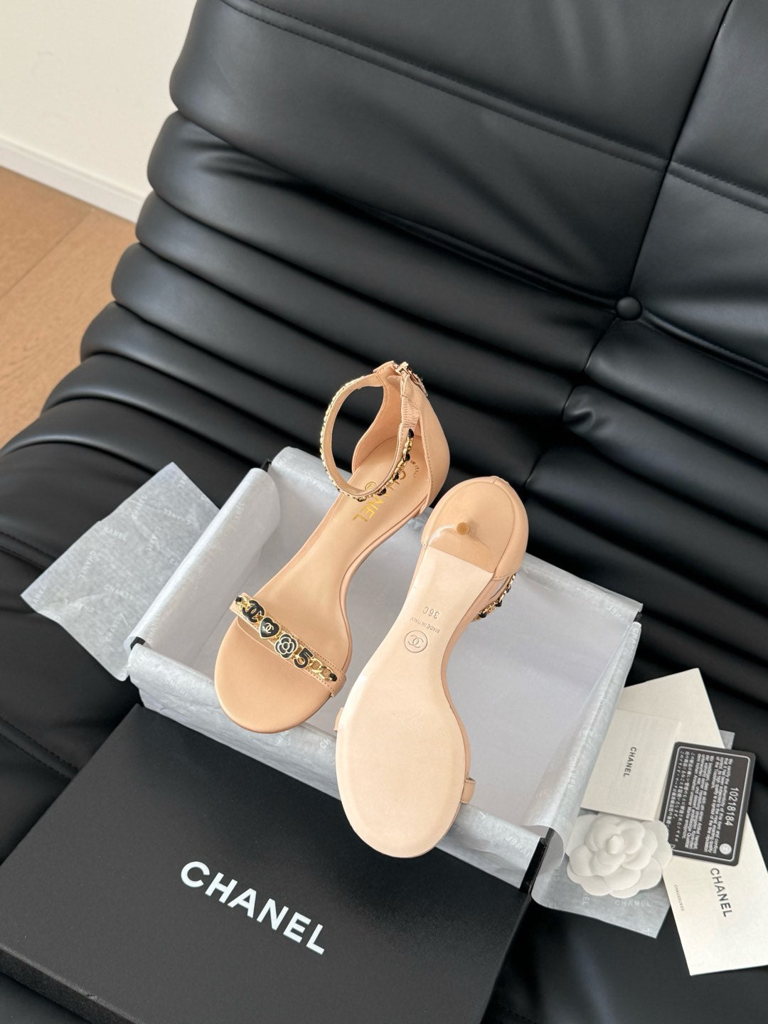 MID-HEEL 35 MM SANDAL IN NUDE TAN SHEEPSKIN WITH STICKERS