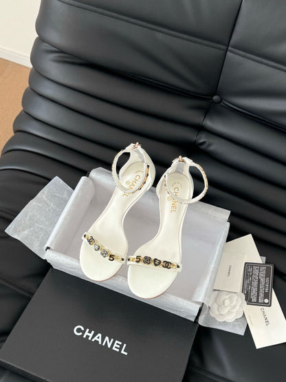 MID-HEEL 35 MM SANDAL IN WHITE SHEEPSKIN WITH STICKERS