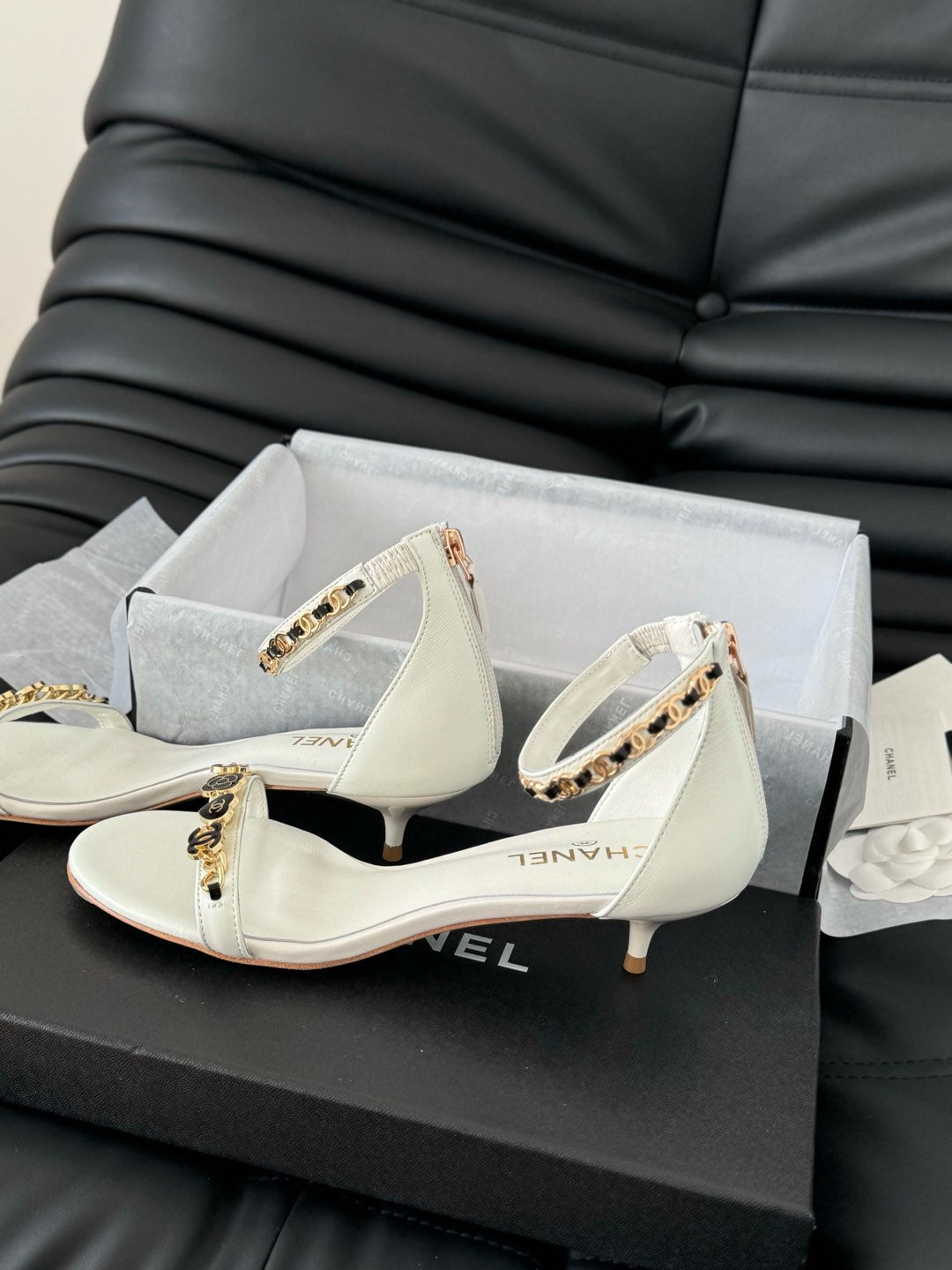 MID-HEEL 35 MM SANDAL IN WHITE SHEEPSKIN WITH STICKERS