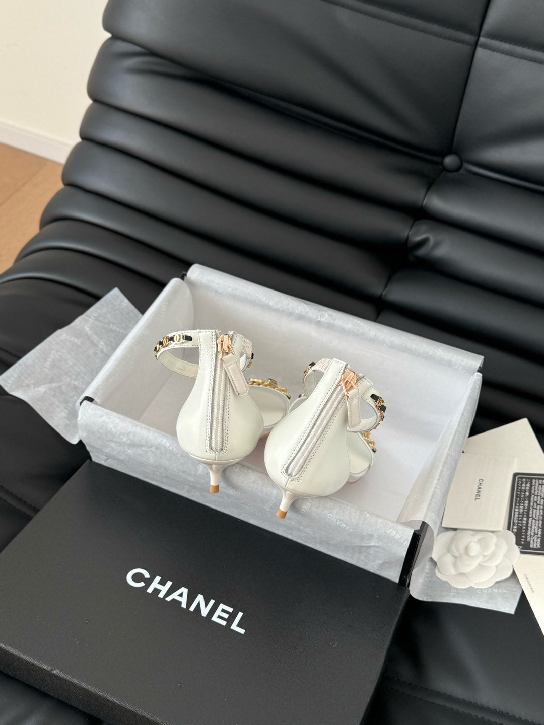 MID-HEEL 35 MM SANDAL IN WHITE SHEEPSKIN WITH STICKERS