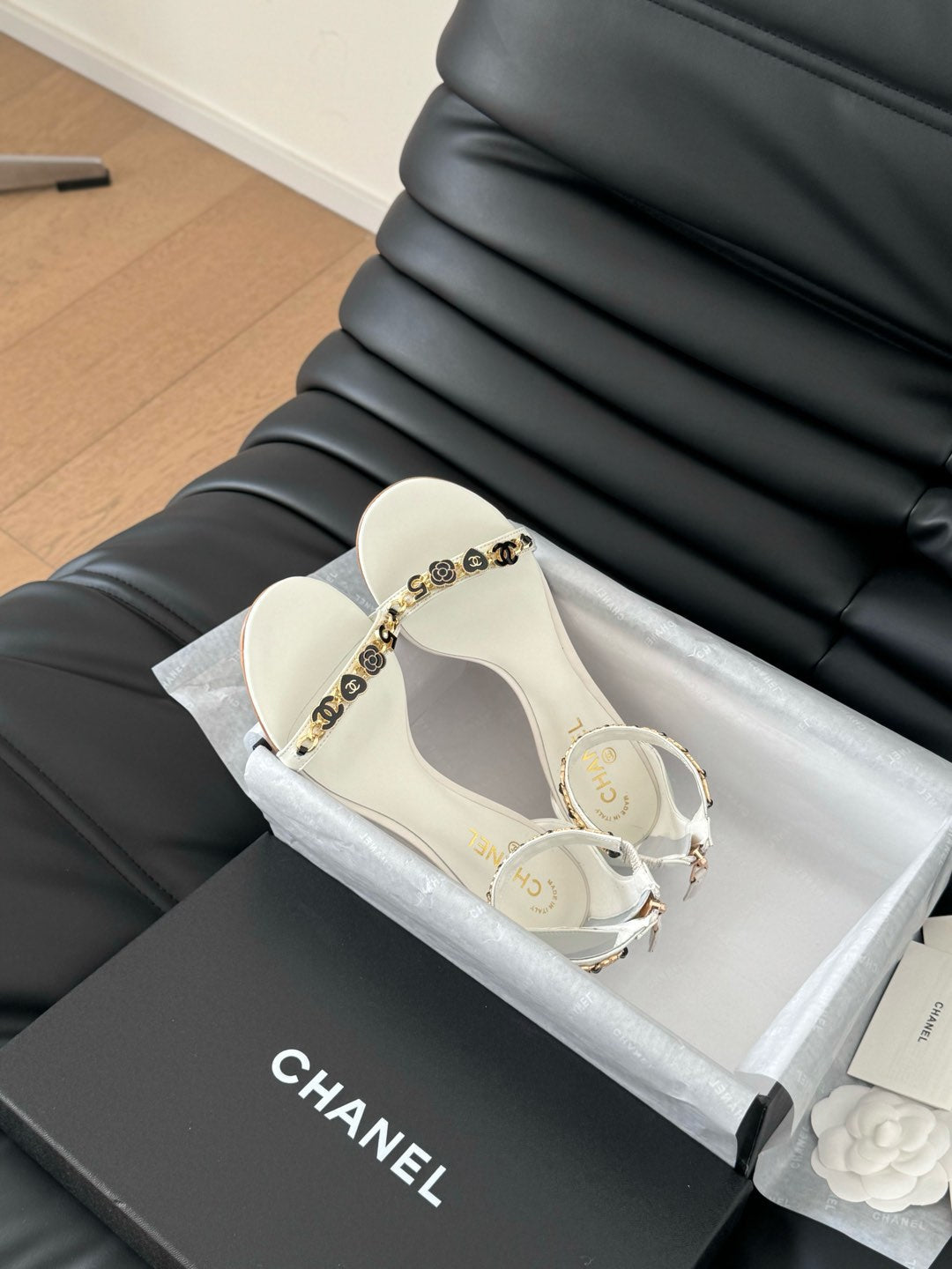 MID-HEEL 35 MM SANDAL IN WHITE SHEEPSKIN WITH STICKERS