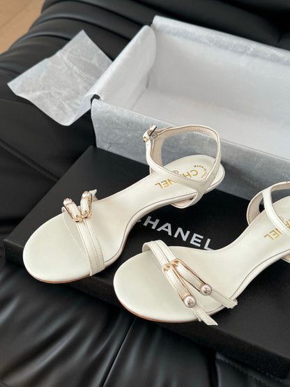 MID-HEEL 35 MM SANDAL IN WHITE SHEEPSKIN
