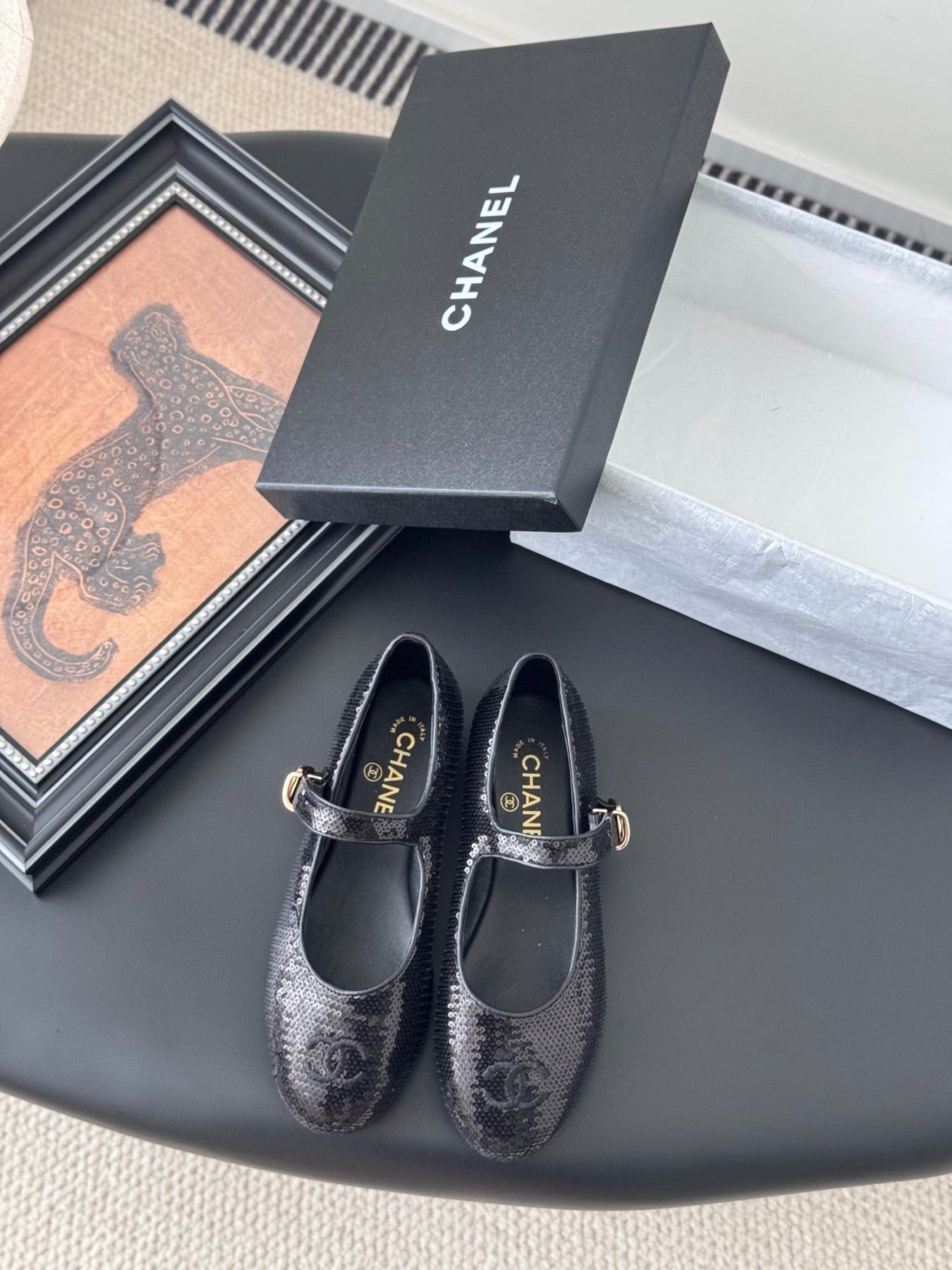 BALLET IN BLACK SEQUINS