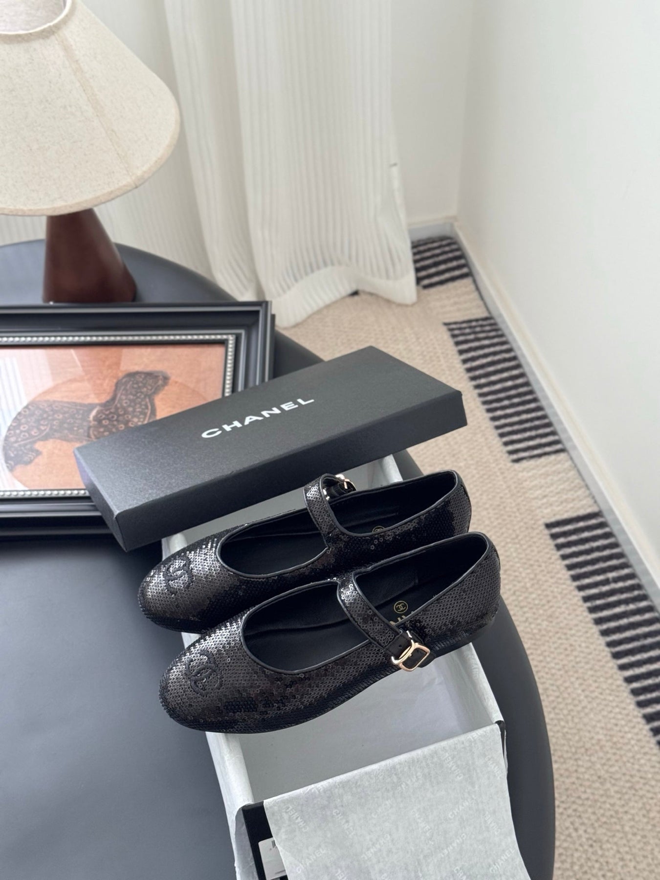 BALLET IN BLACK SEQUINS