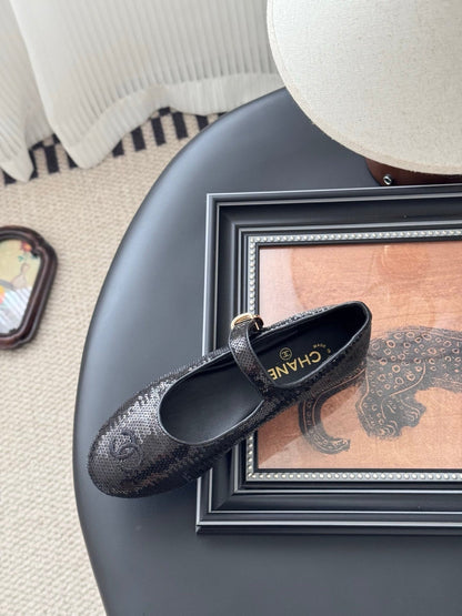 BALLET IN BLACK SEQUINS