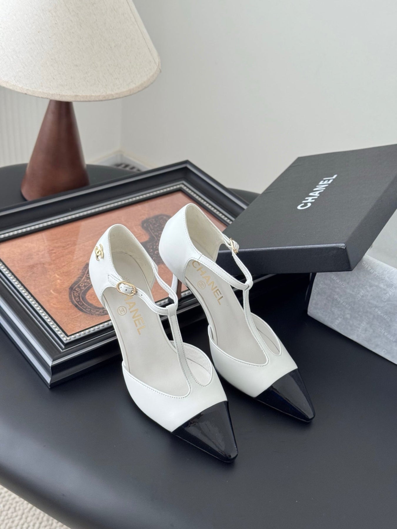 HIGH HEELS WAIST CUTTING IN WHITE MIX BLACK CALFSKIN