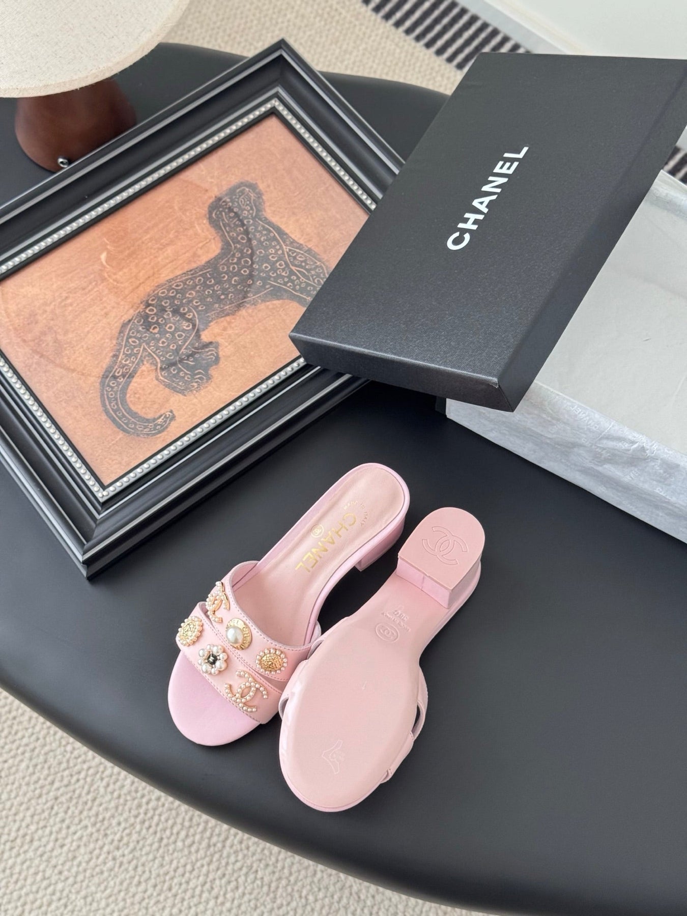 MULE SLIDE SANDALS IN PINK LAMBSKIN WITH LOGO STICKER DETAIL