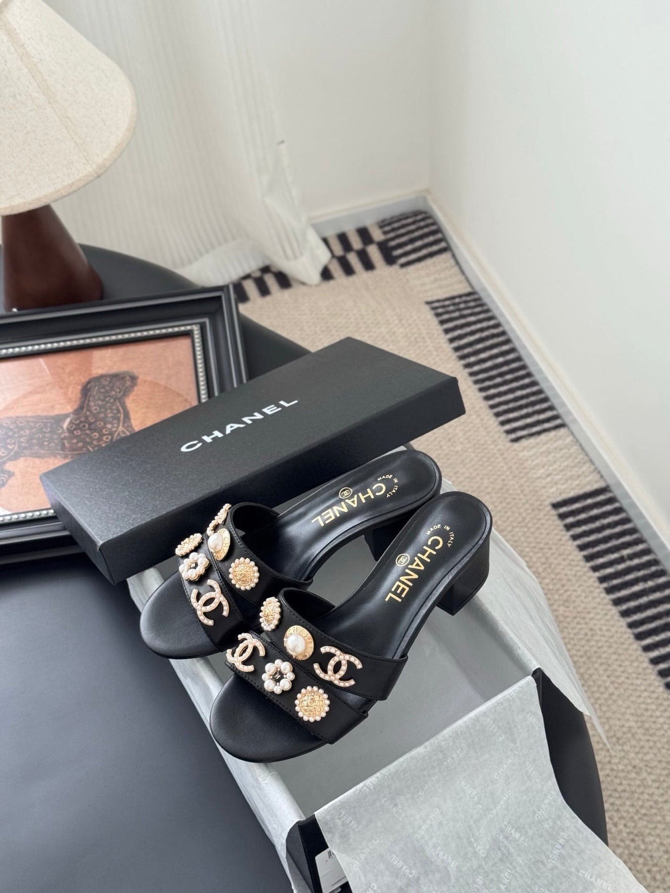 MULE SLIDE SANDALS IN BLACK LAMBSKIN WITH LOGO STICKER DETAIL