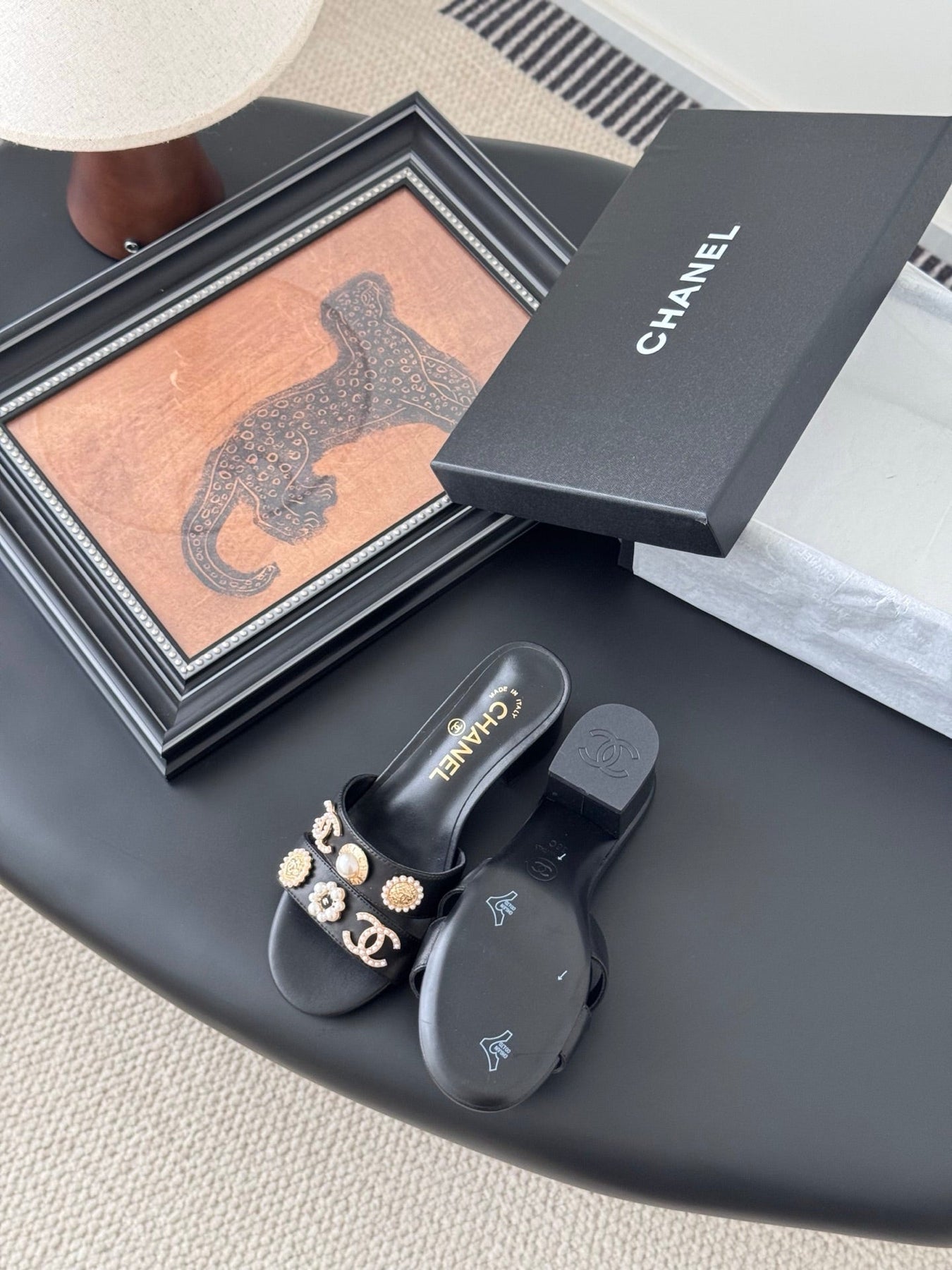 MULE SLIDE SANDALS IN BLACK LAMBSKIN WITH LOGO STICKER DETAIL