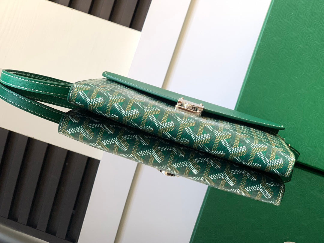 CHYPRE WALLET-POUCH 21 IN GREEN GOYARDINE CANVAS AND CALFSKIN