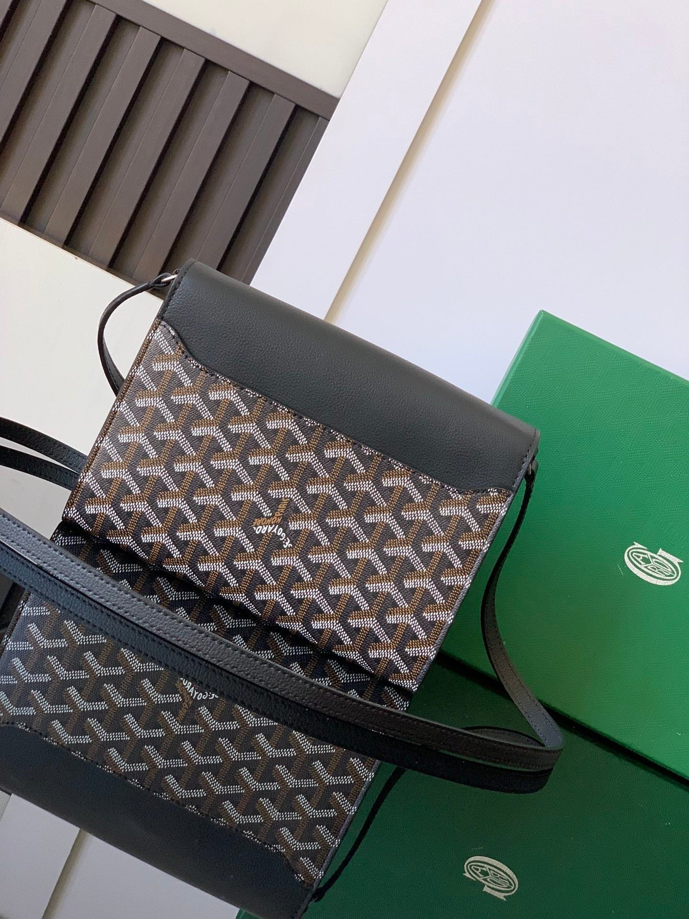 CHYPRE WALLET-POUCH 21 IN BLACK GOYARDINE CANVAS AND CALFSKIN