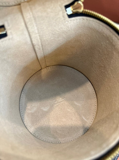 EXTRA CASE MEDIUM 16 BAG IN BLACK SMOOTH CALFSKIN WITH GOLD HARDWARE