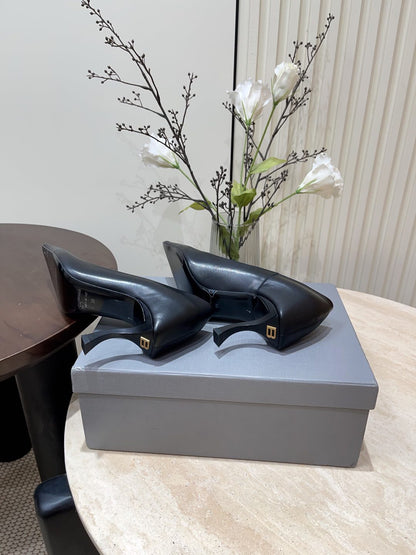 CURVED HEEL SHALLOW MOUTH PUMPS IN BLACK CALFSKIN