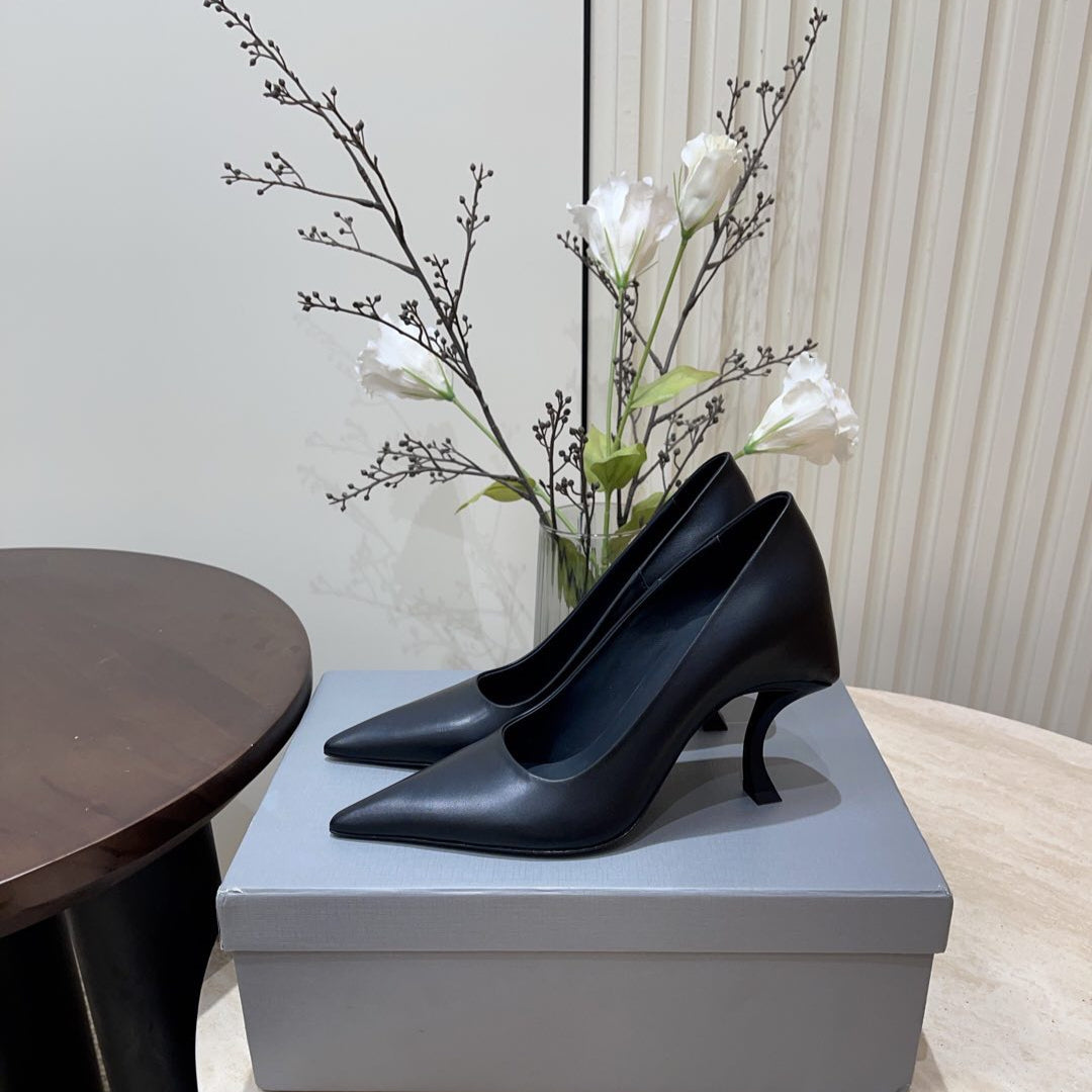 CURVED HEEL SHALLOW MOUTH PUMPS IN BLACK CALFSKIN