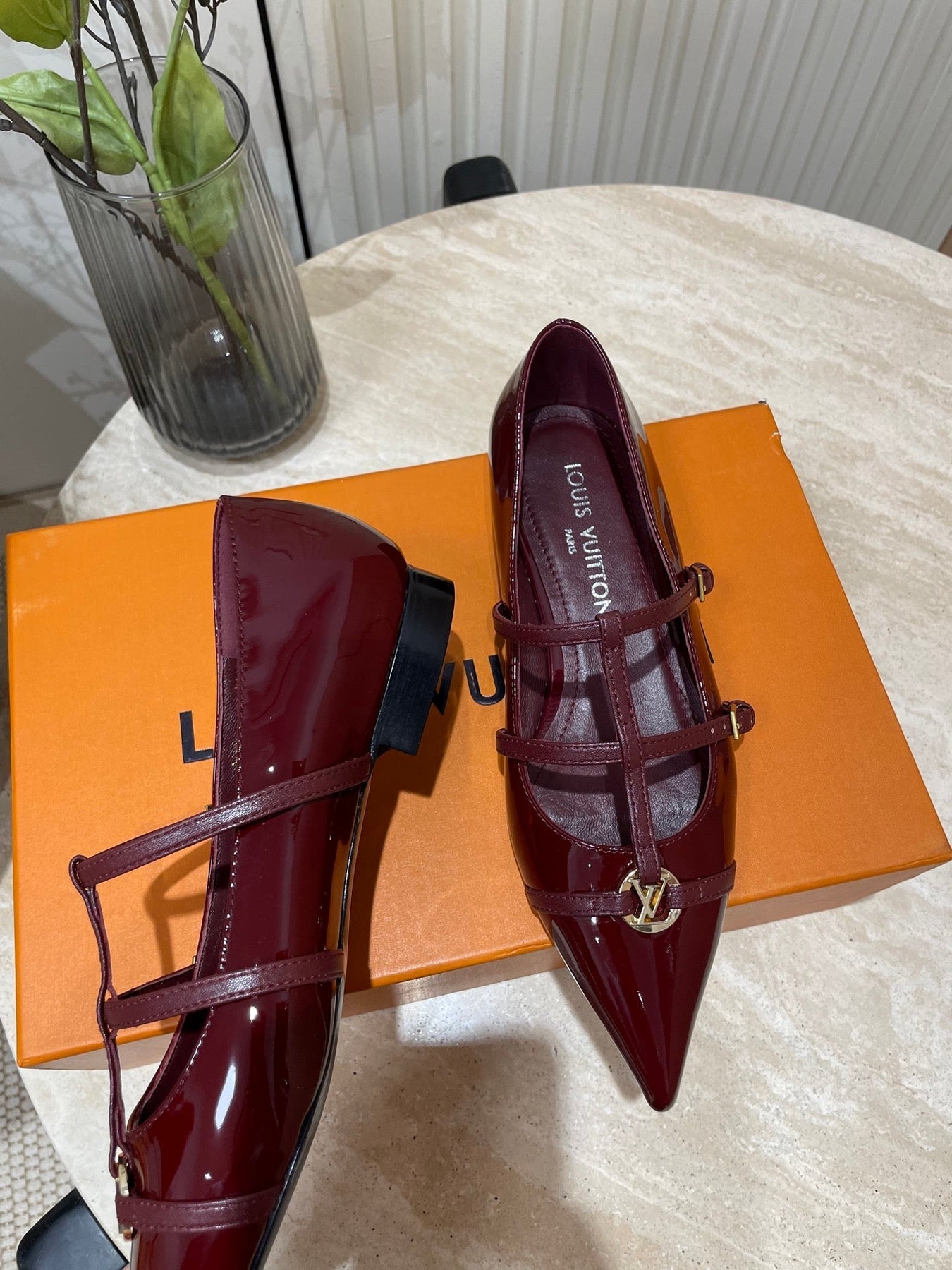 POINTED-TOE TRIPLE-STRAP BALLET FLAT IN BURGUNDY RED PATENT CALFSKIN