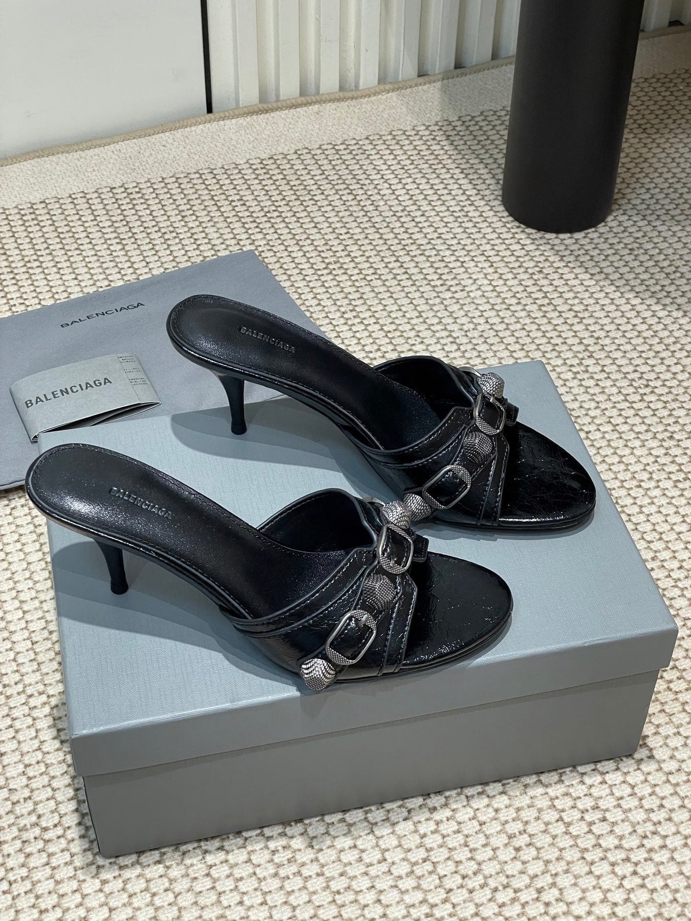 CAGOLE HIGH MULES IN BLACK OIL-WAX SHEEPSKIN