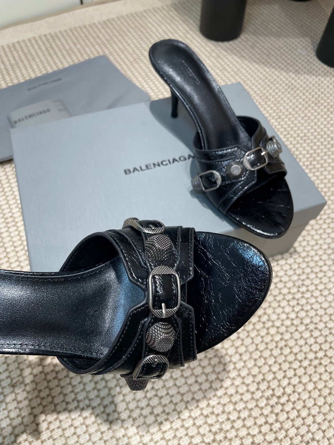 CAGOLE HIGH MULES IN BLACK OIL-WAX SHEEPSKIN