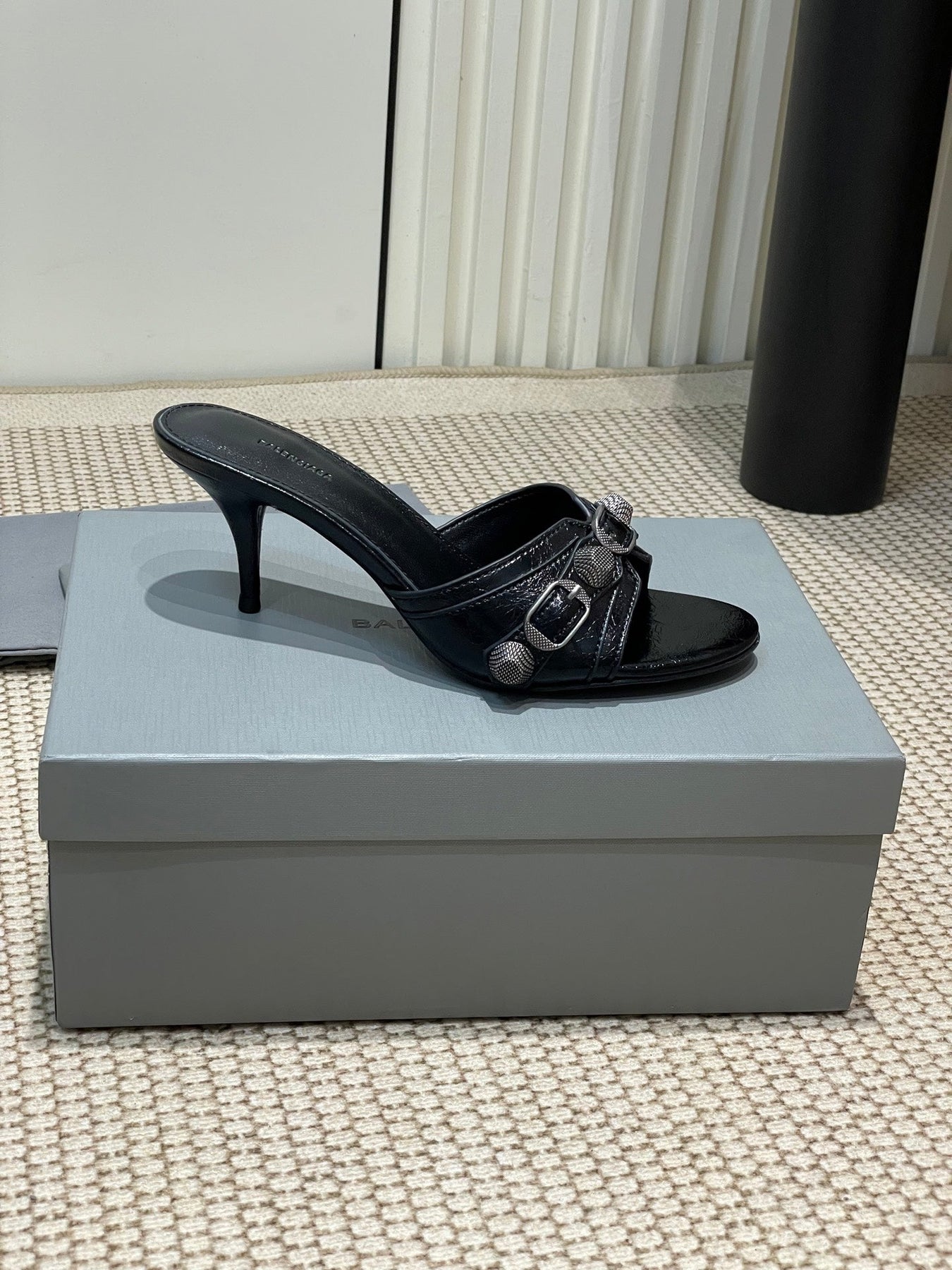 CAGOLE HIGH MULES IN BLACK OIL-WAX SHEEPSKIN