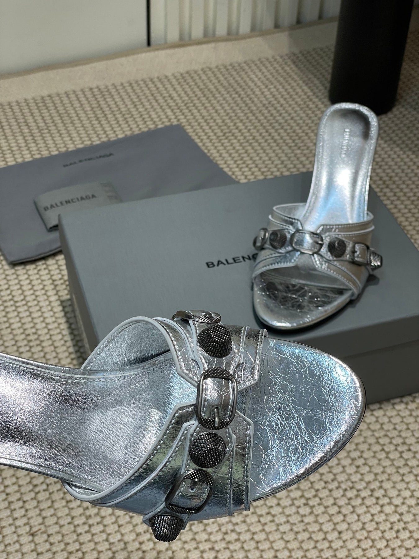 CAGOLE HIGH MULES IN SILVER OIL-WAX SHEEPSKIN