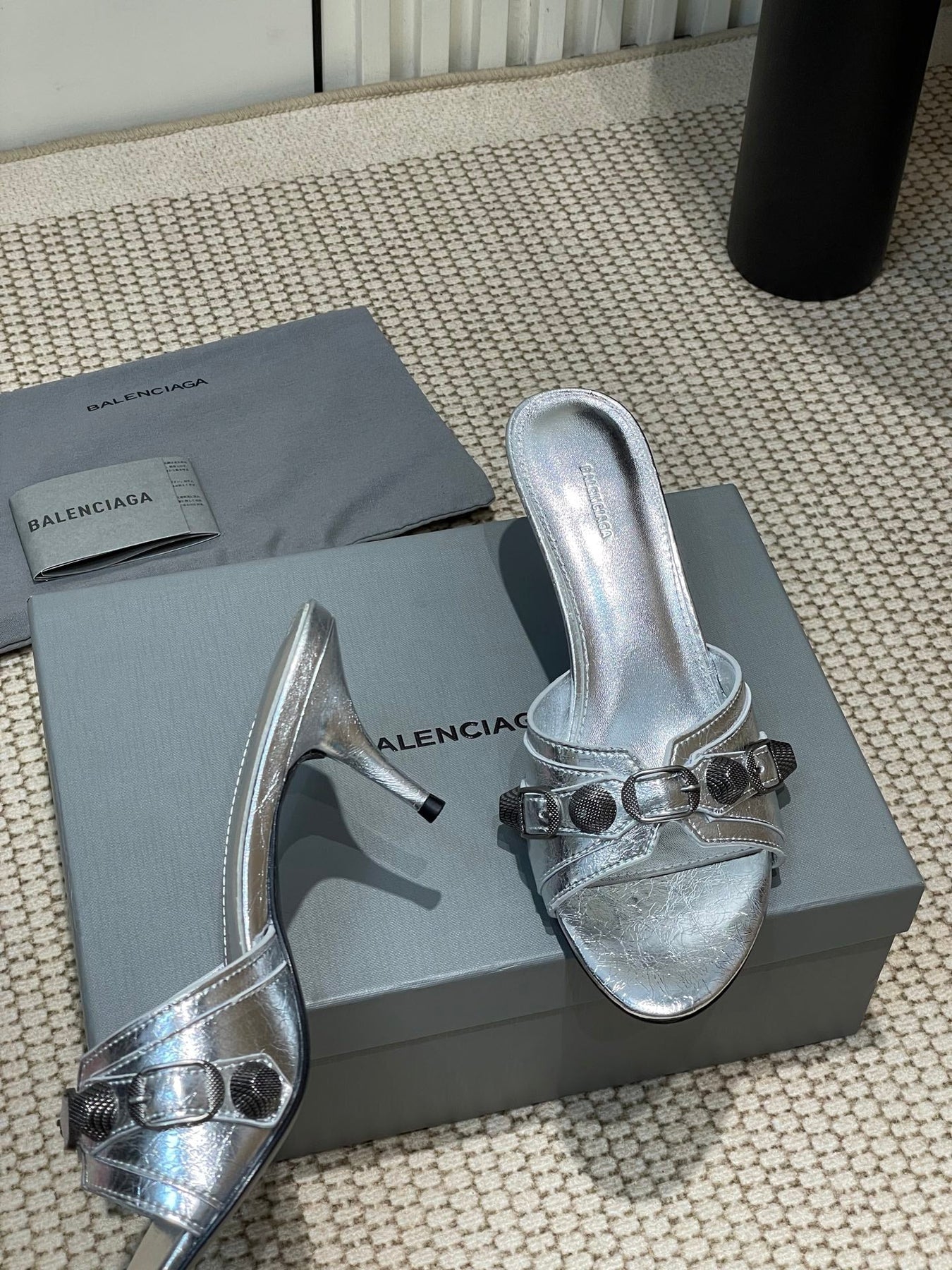 CAGOLE HIGH MULES IN SILVER OIL-WAX SHEEPSKIN