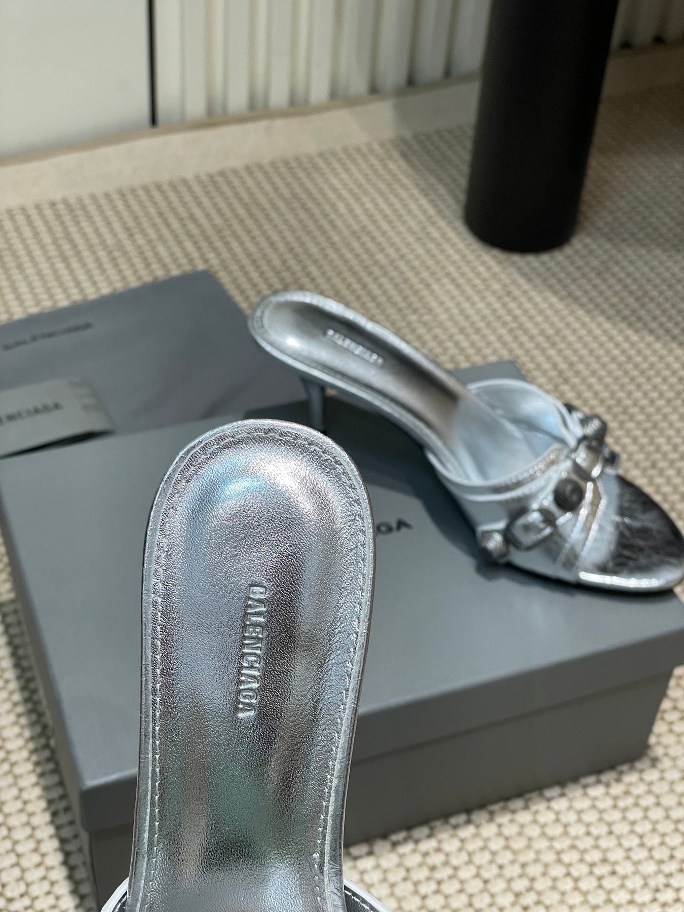 CAGOLE HIGH MULES IN SILVER OIL-WAX SHEEPSKIN