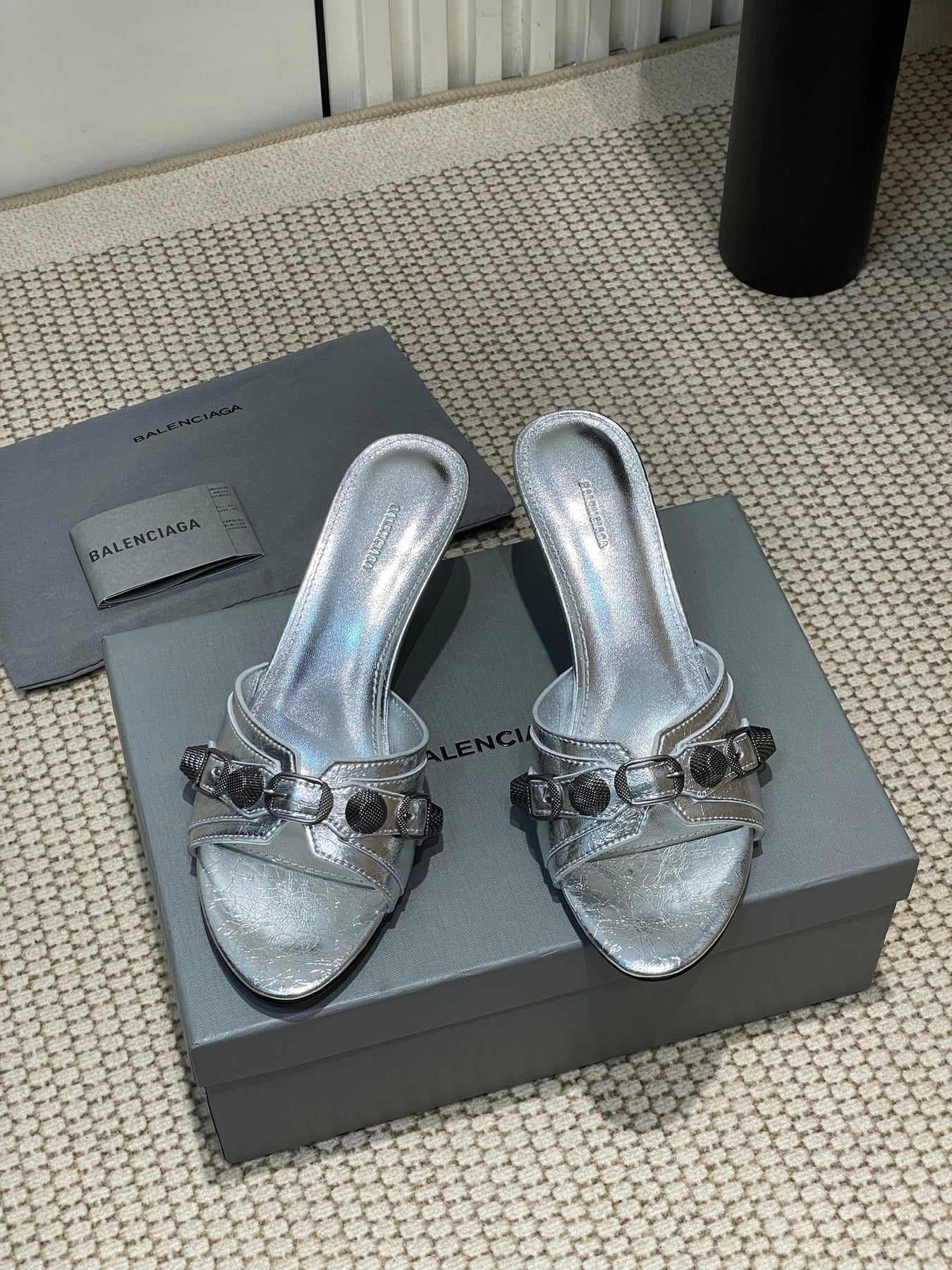 CAGOLE HIGH MULES IN SILVER OIL-WAX SHEEPSKIN
